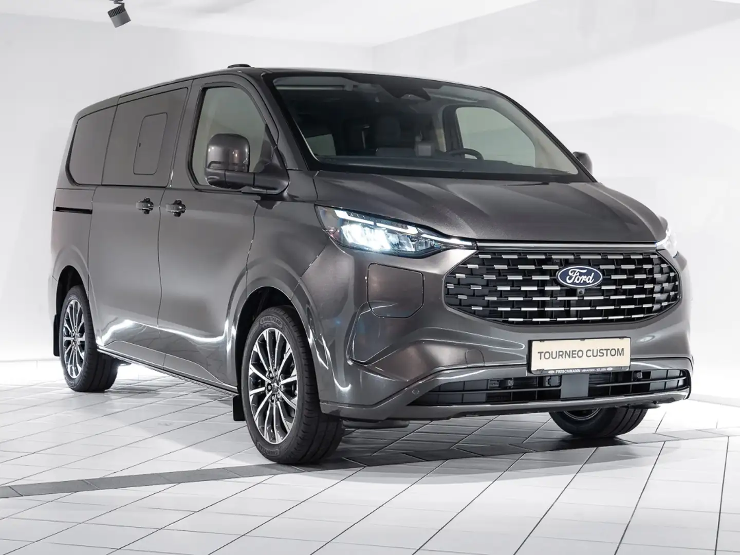 Ford Tourneo Custom Titanium X Grau - 2