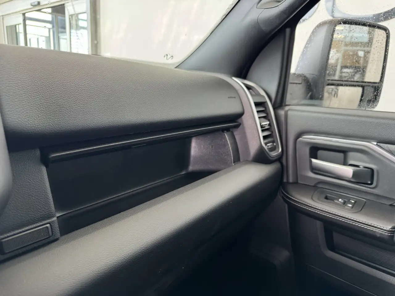RAM 3500 снимка RAM 3500
