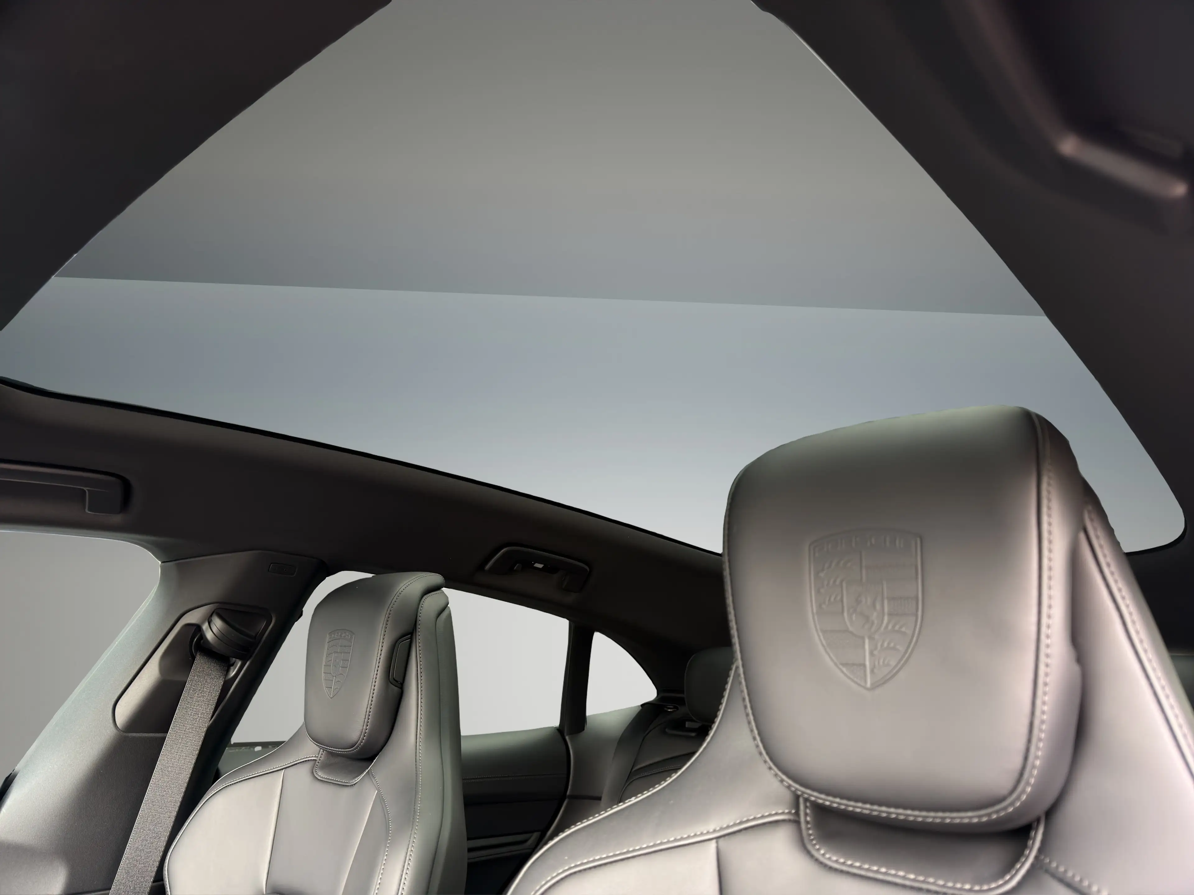 Porsche Taycan Sport Turismo Black Edition | Panorama | — photo 11