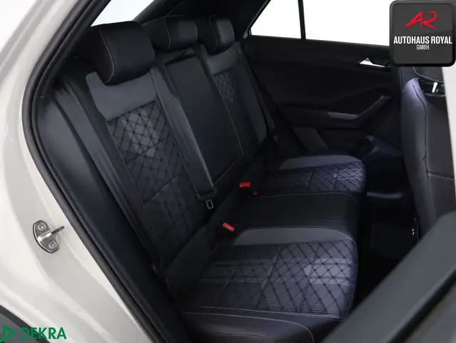 Volkswagen T-Roc view 12