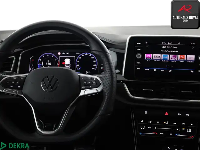 Volkswagen T-Roc view 15