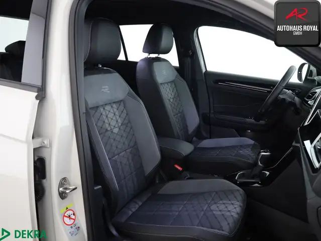 Volkswagen T-Roc view 11