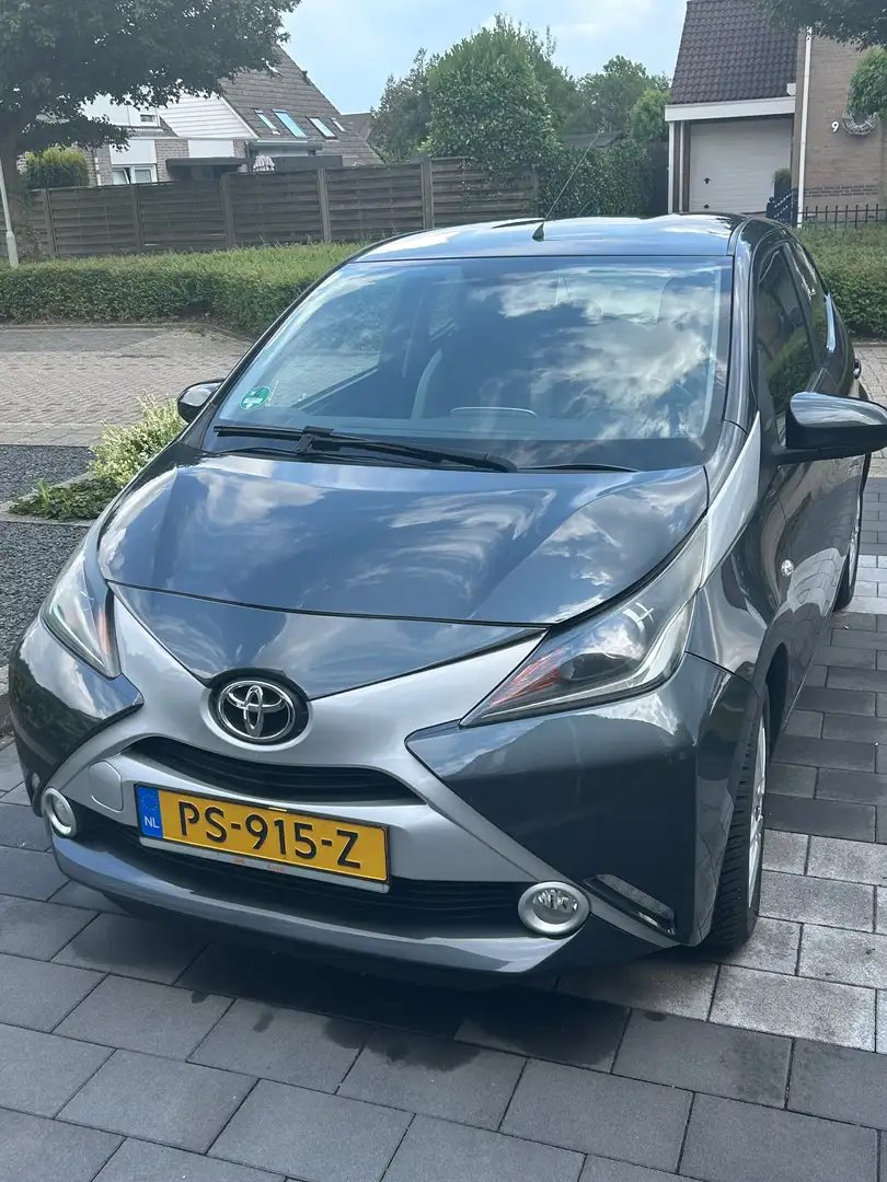 Toyota Aygo Aygo 1.0 VVT-i x-clusiv Grau - 2