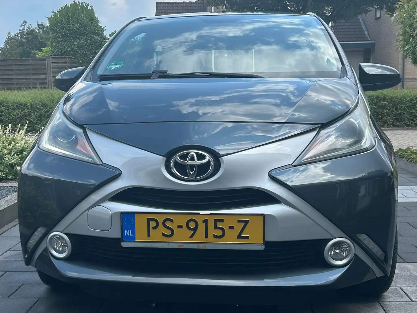 Toyota Aygo Aygo 1.0 VVT-i x-clusiv Grau - 1