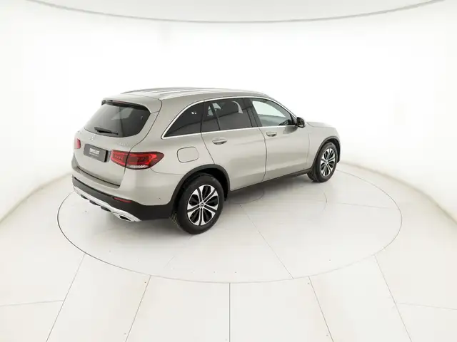Mercedes-Benz GLC view 4
