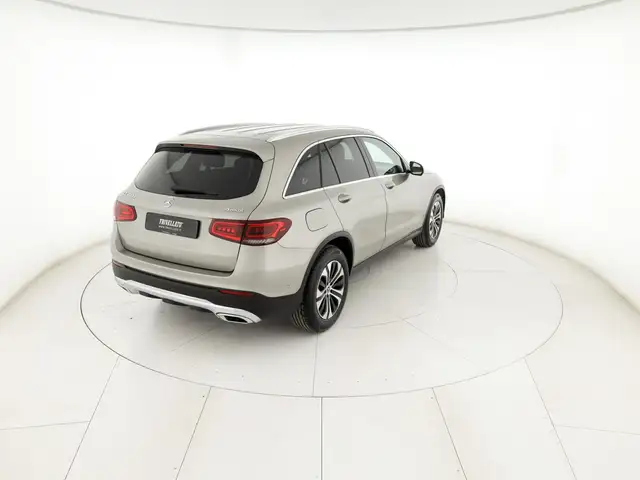Mercedes-Benz GLC view 3