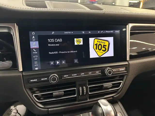 Porsche Macan view 12