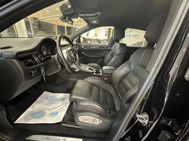 Porsche Macan view 8