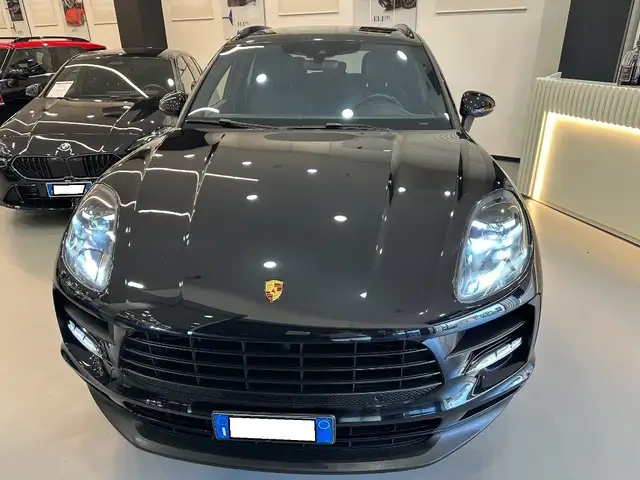 Porsche Macan view 4