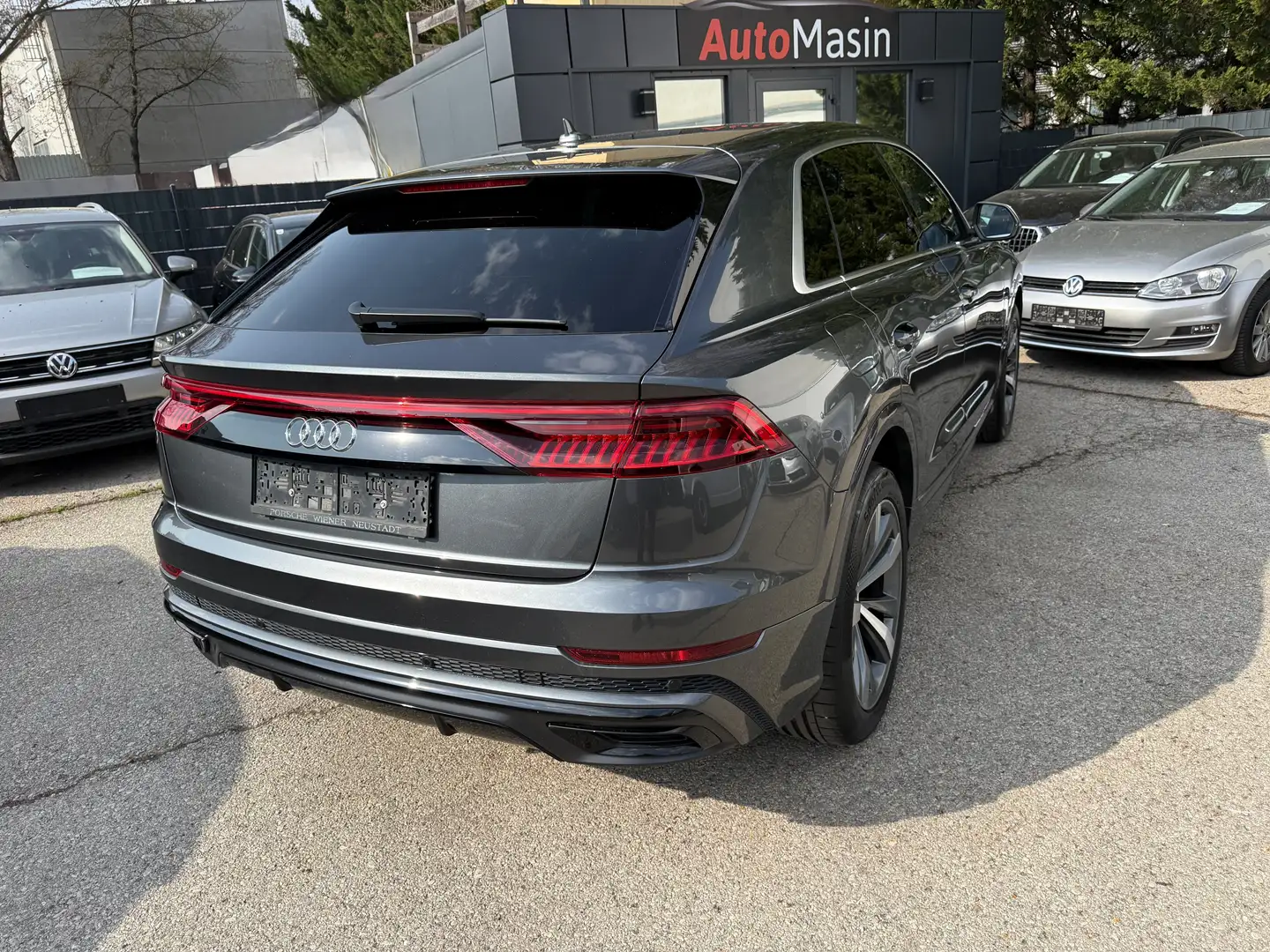 Audi Q8 Q8 55 TFSI e quattro Tiptronic //S-LINE// Grau - 2
