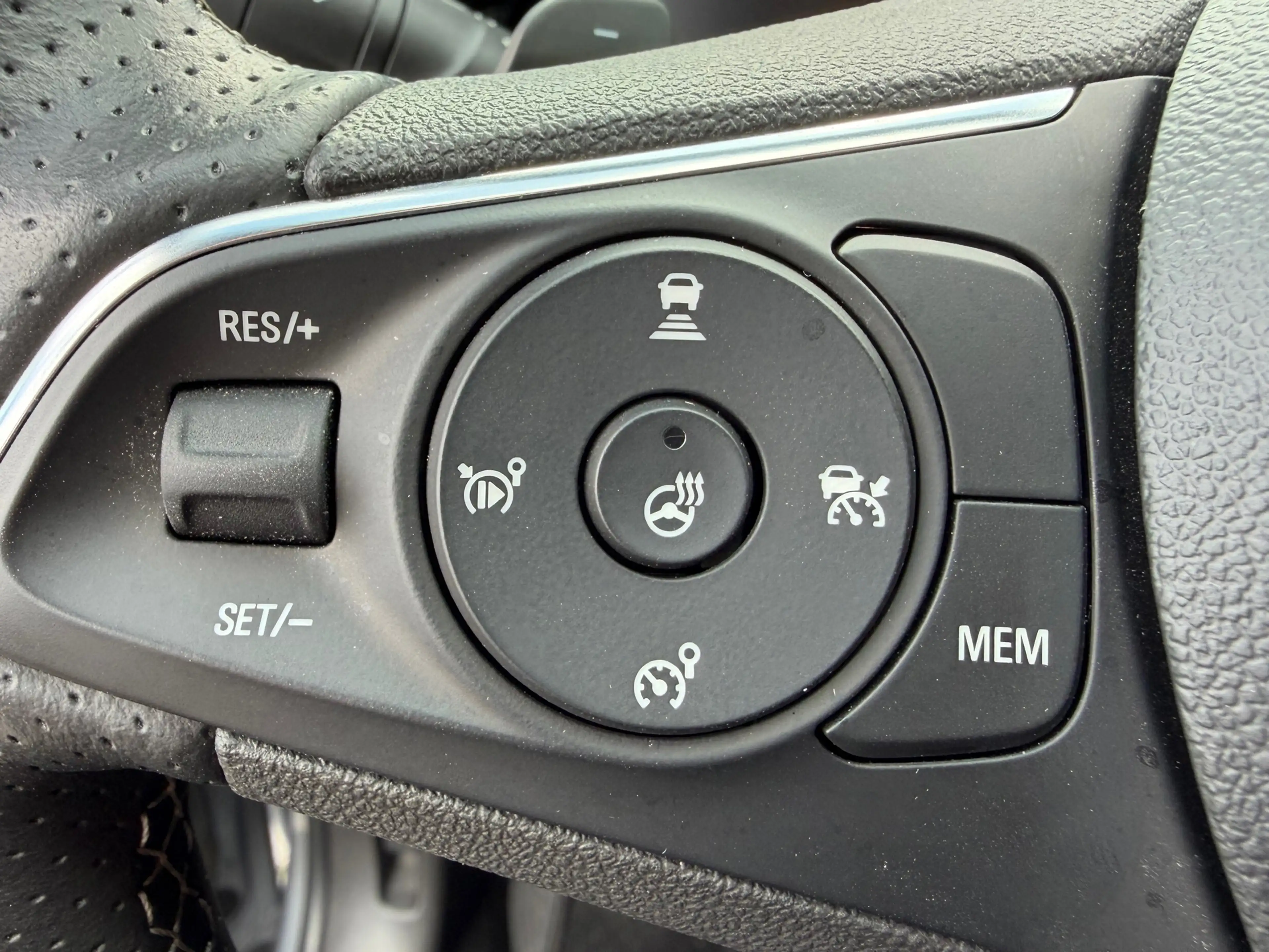 Opel Grandland 1.6 Turbo Plug-In Hybrid 4x4 GSe, 300pk — photo 10