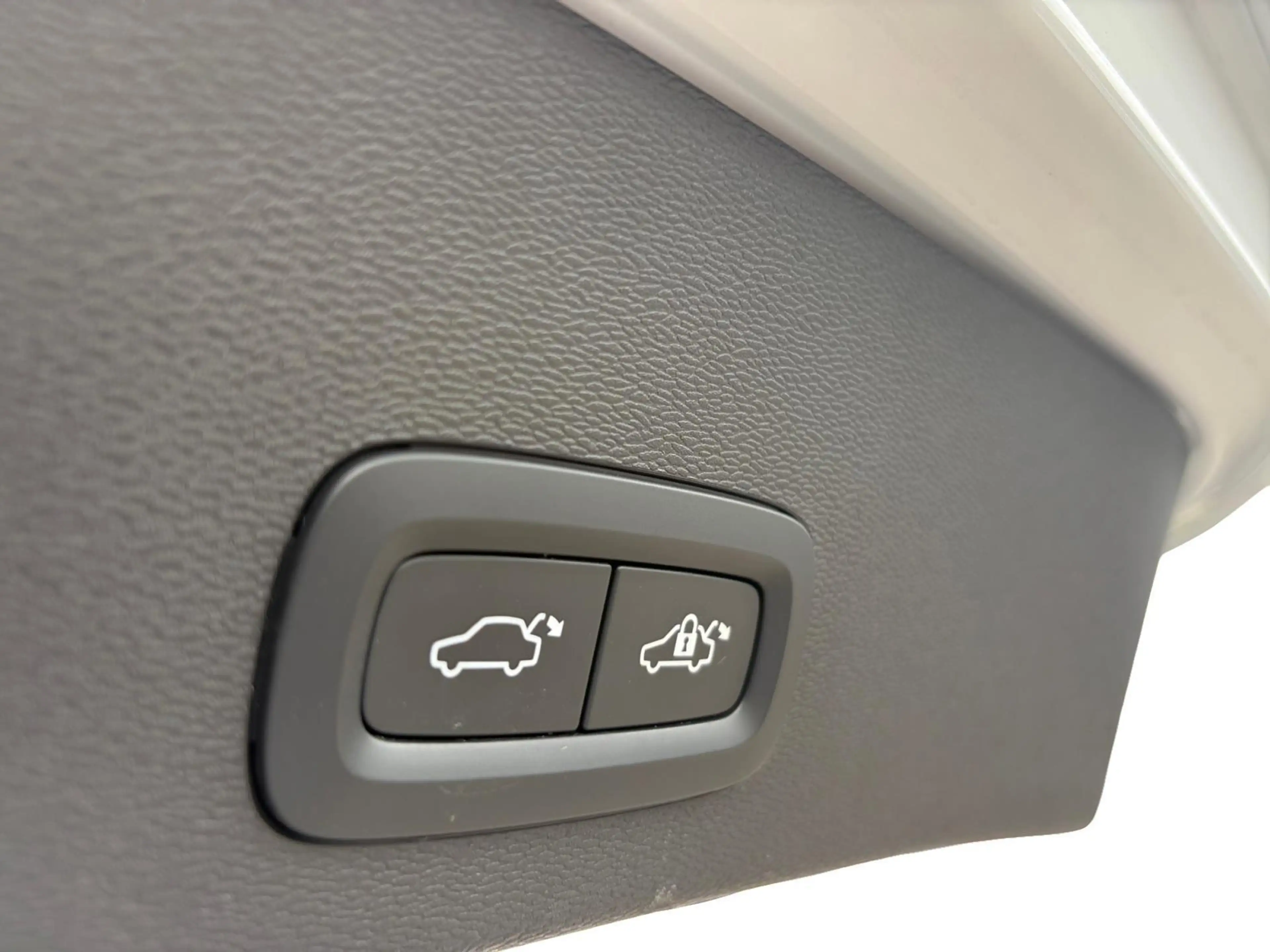 Volvo C40 Single Motor Extended Range Plus 82 kWh — photo 11