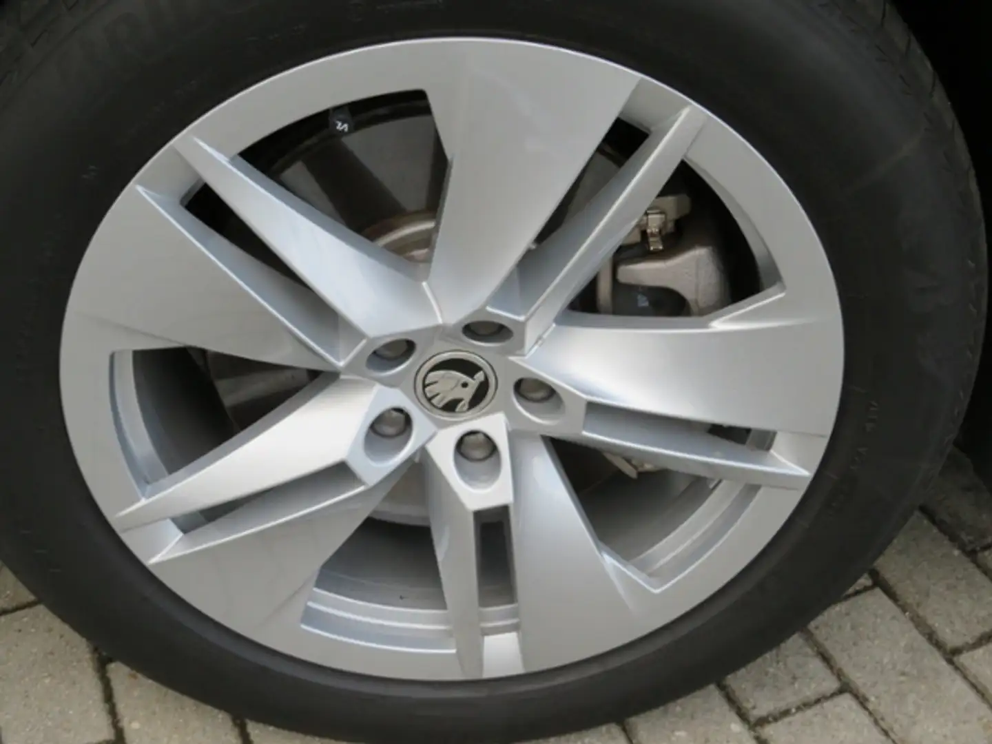 Skoda Enyaq iV 80 Loft 150kW 82kWh AHK Modrá - 2