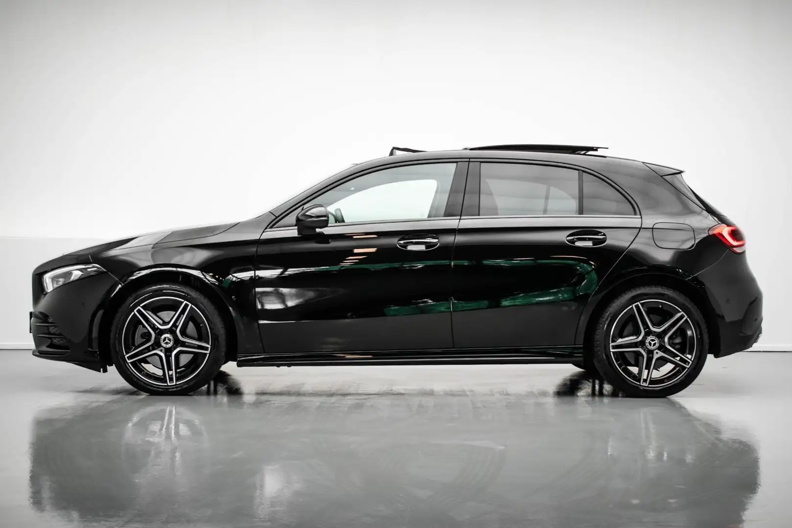 Mercedes-Benz A 250 A250 e AMG Line |Pano|Ambient|Camera Schwarz - 2