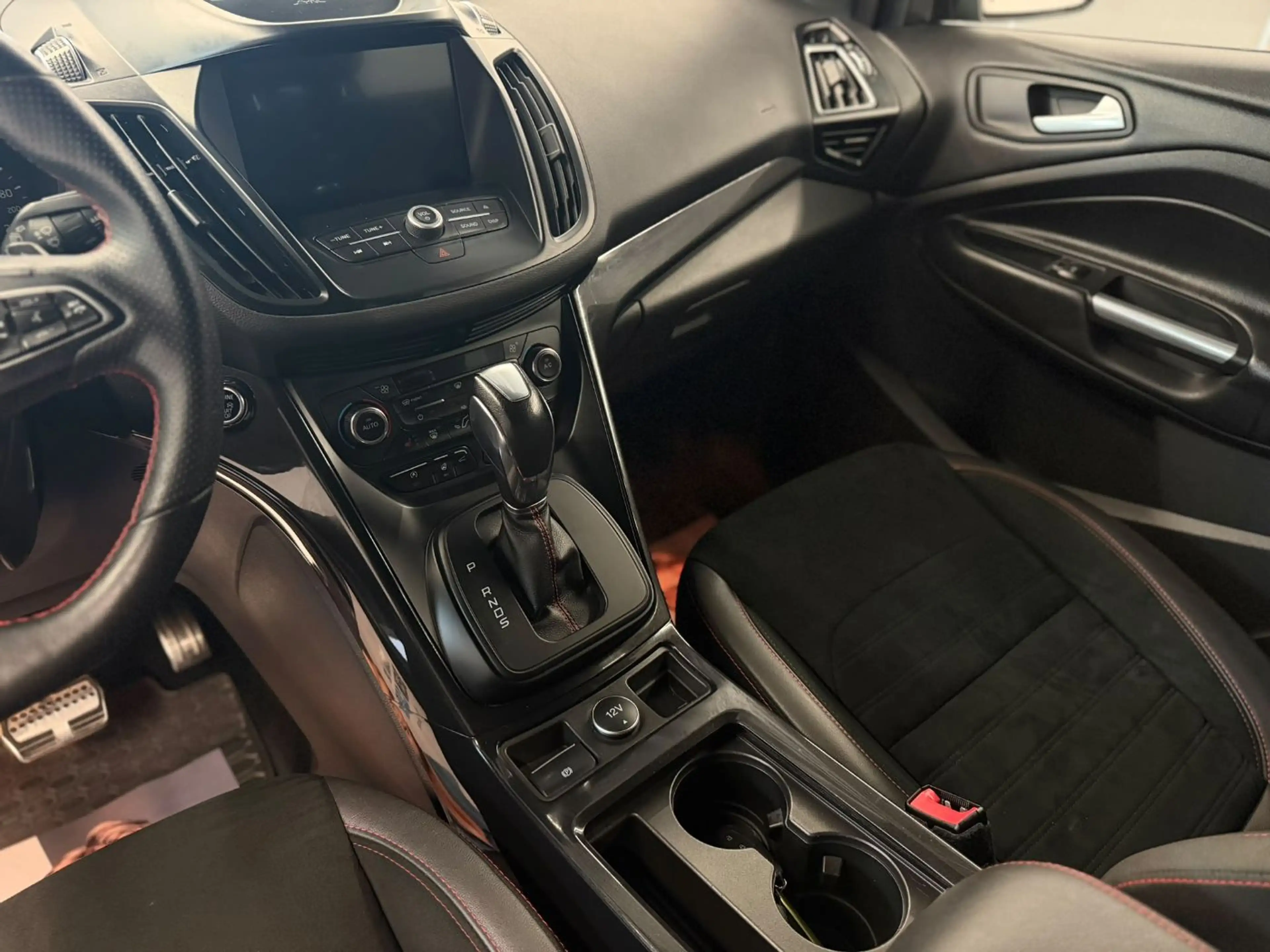 Ford Kuga 1.5 ST-Line ACC Navi PDC SHZ Winterp. — photo 15