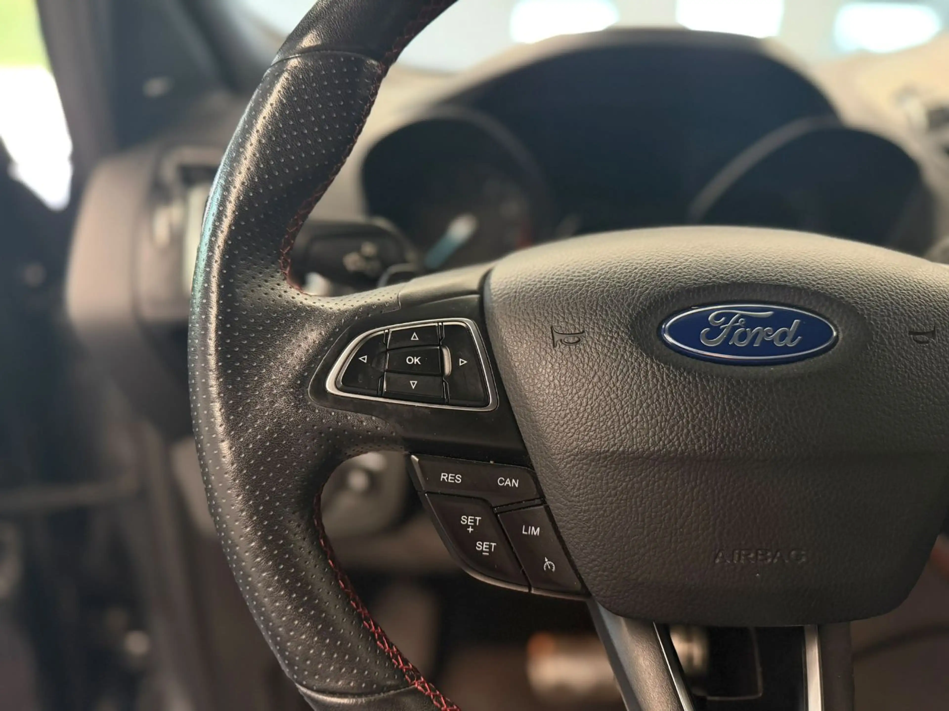 Ford Kuga 1.5 ST-Line ACC Navi PDC SHZ Winterp. — photo 13