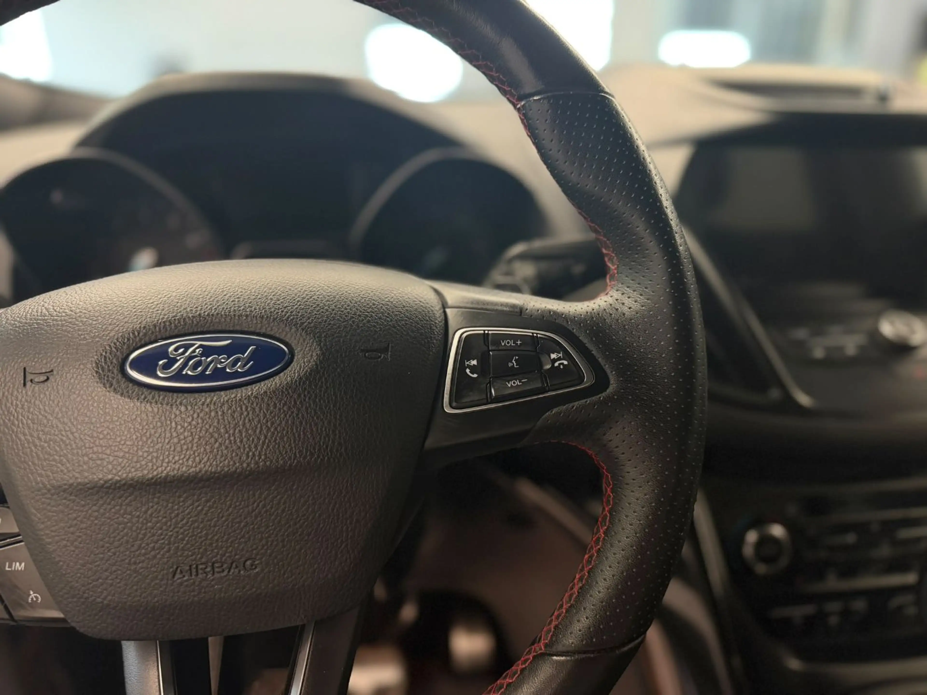 Ford Kuga 1.5 ST-Line ACC Navi PDC SHZ Winterp. — photo 14
