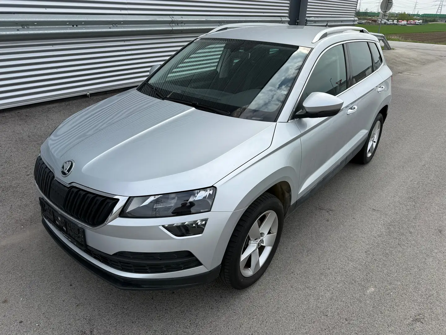 Skoda Karoq 2,0 TDI SCR 4x4 Ambition Limited ID:124 Silber - 1