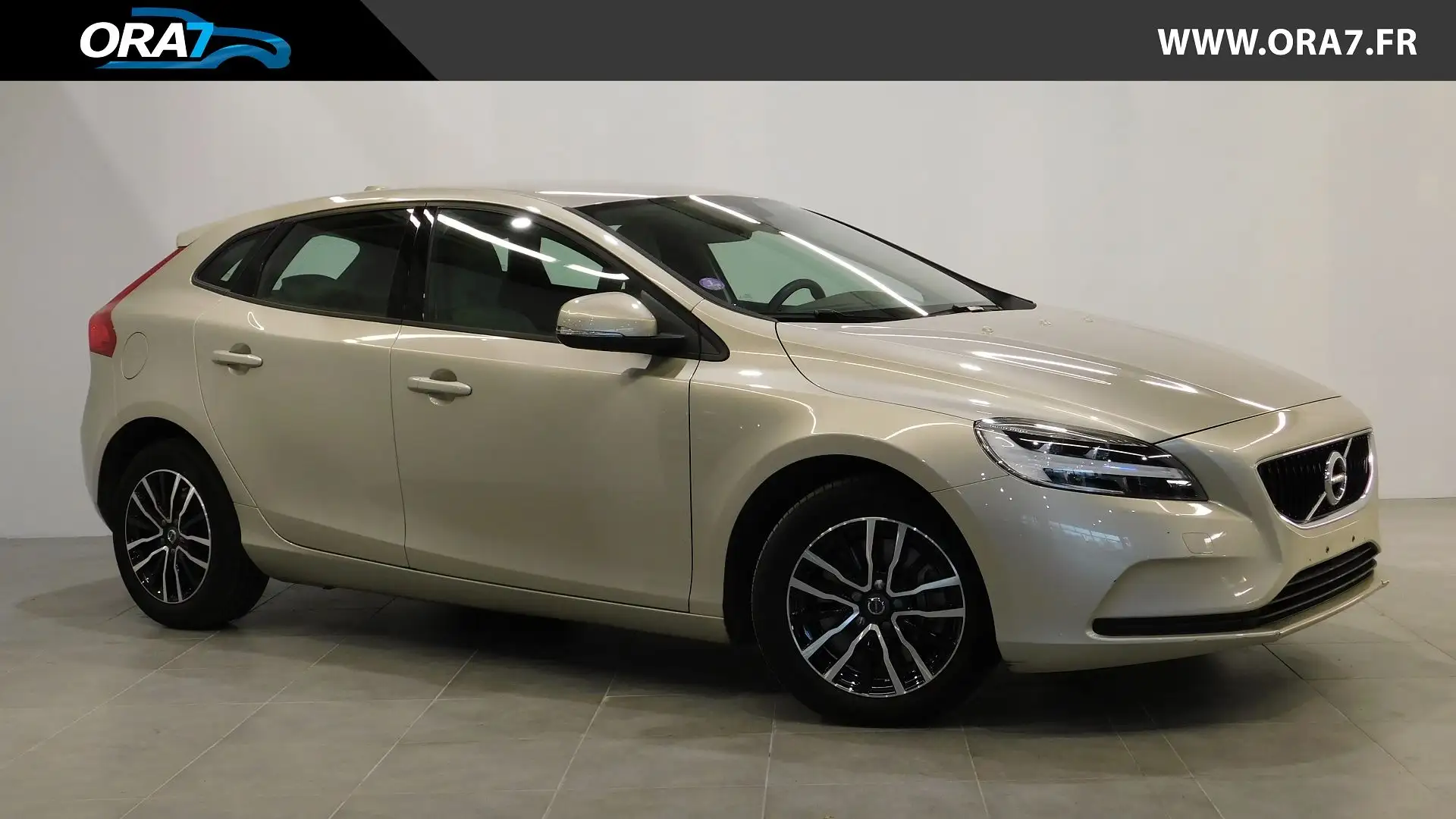 Volvo V40 T2 122CH BUSINESS GEARTRONIC - 1