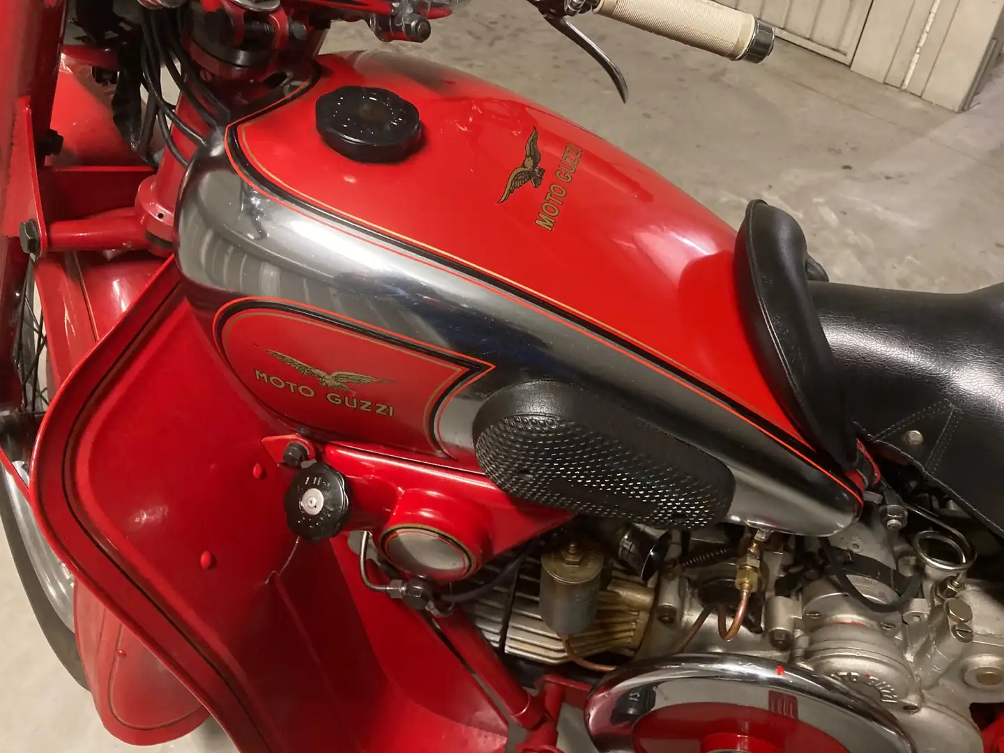 Moto Guzzi Astore Red - 2