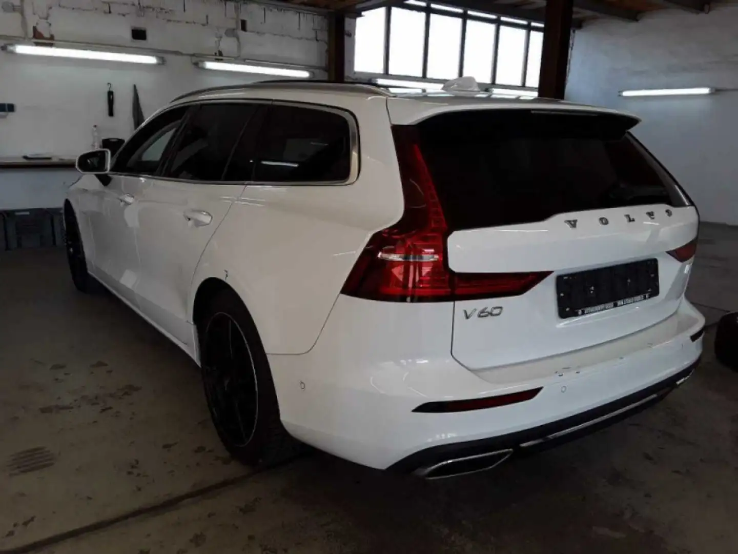 Volvo V60 Inscription*PlugIn*Pano*T6*H K*360Cam*AWD Weiß - 2