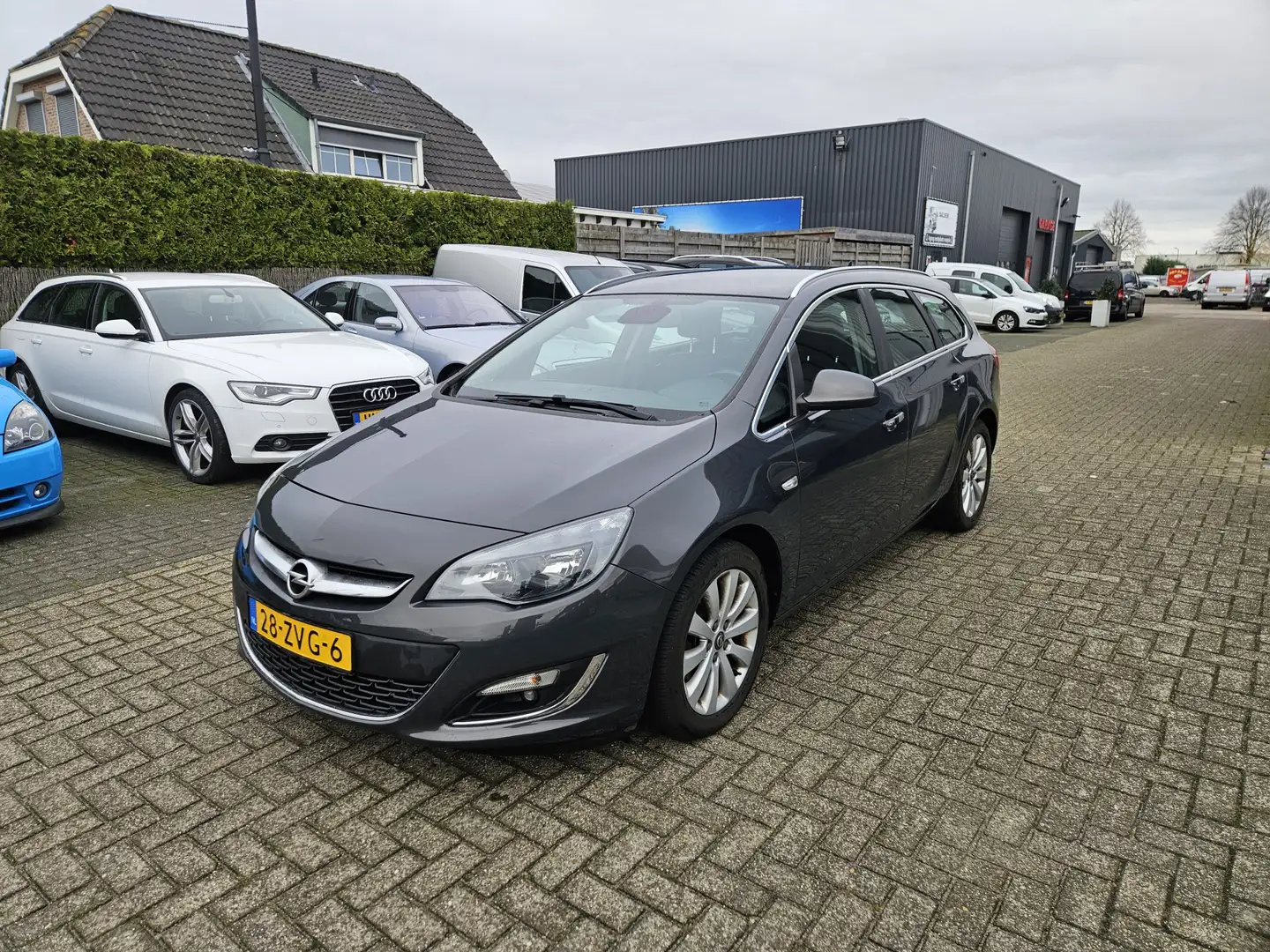 Opel Astra Sports Tourer 1.7 CDTi Cosmo Grau - 1