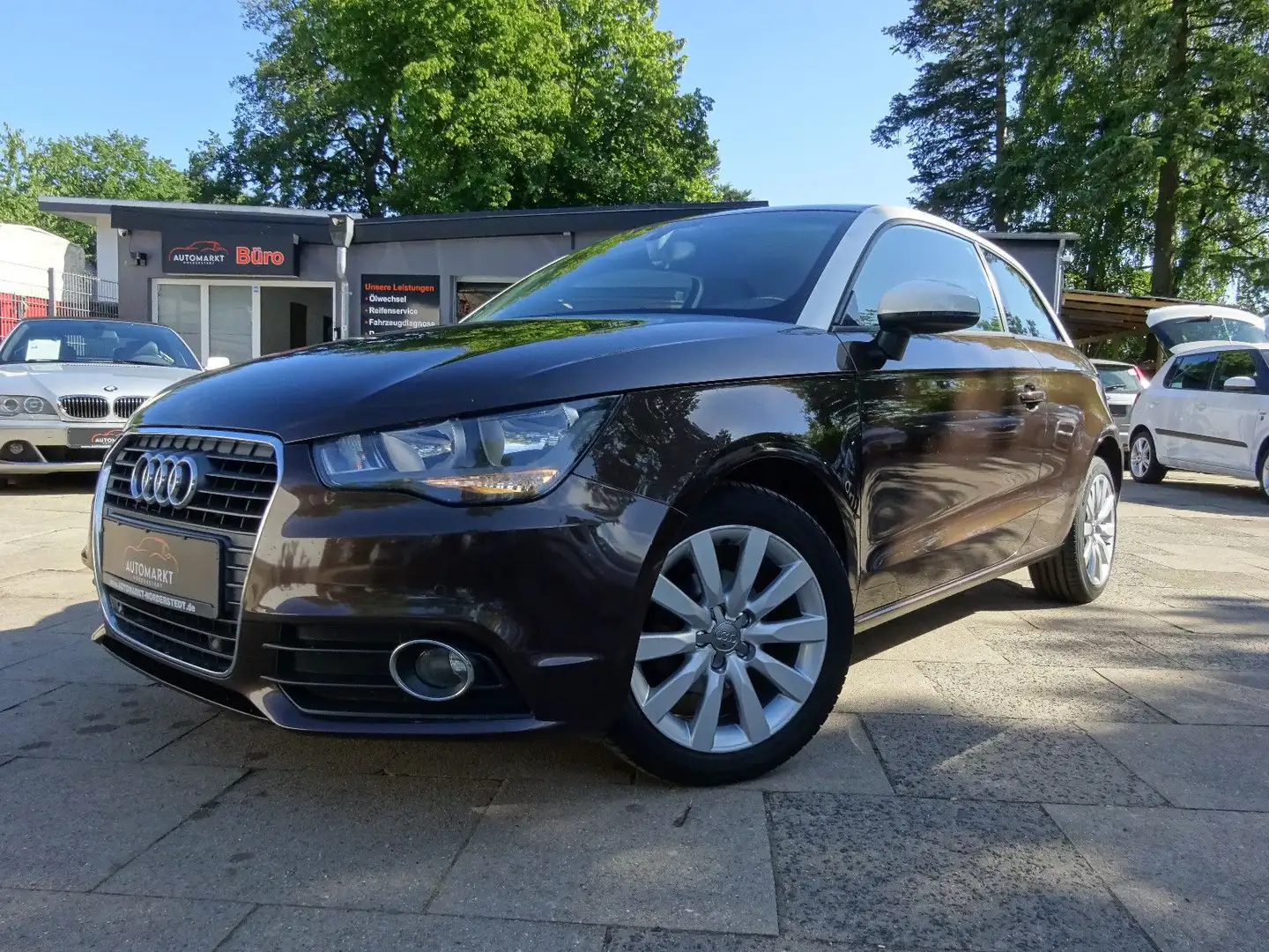 Audi A1 attraction/Klimaautomatic/SHZ/Navi/PDC Braun - 1