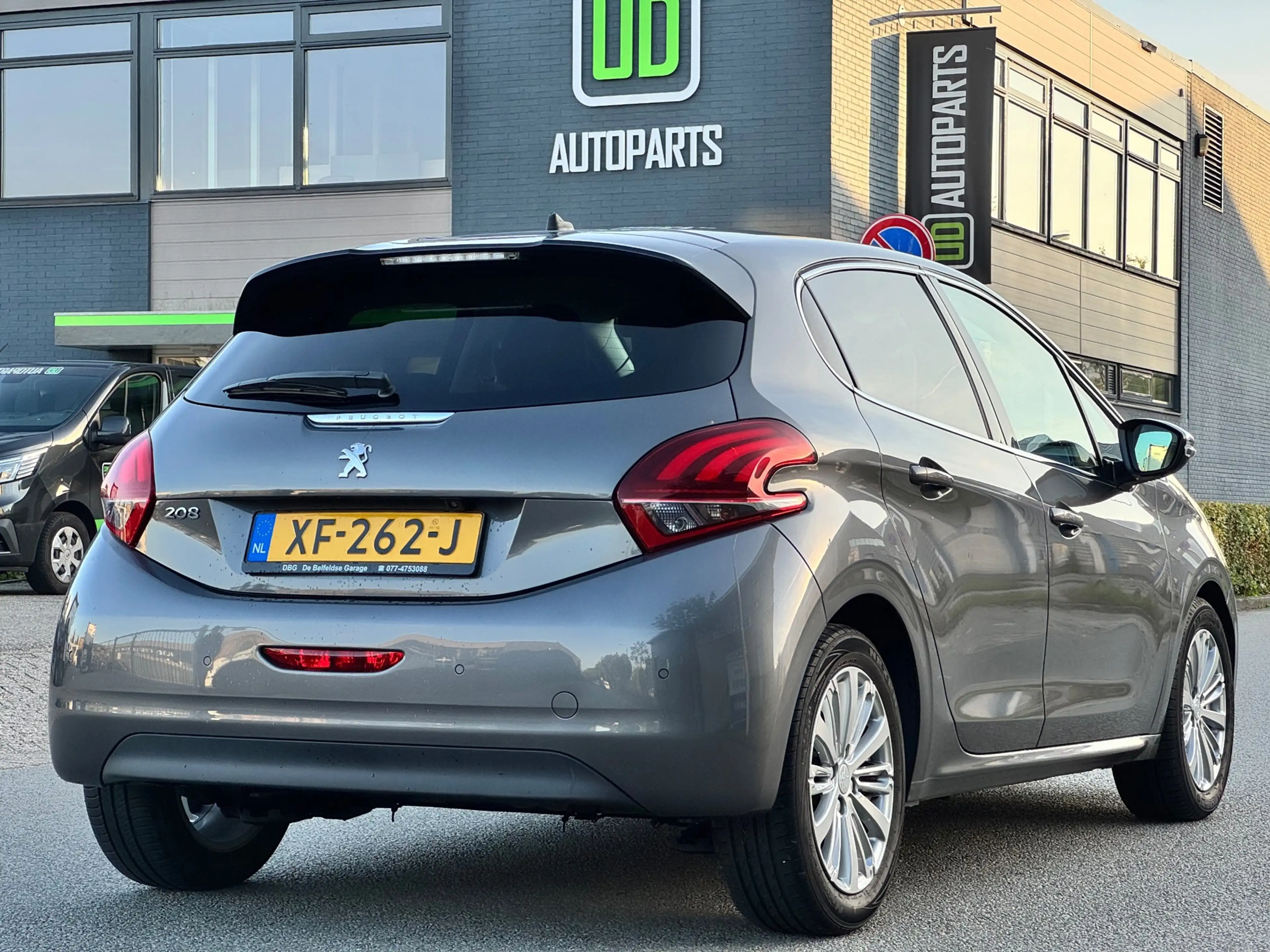 Peugeot 208 1.2 PureTech Active — photo 24
