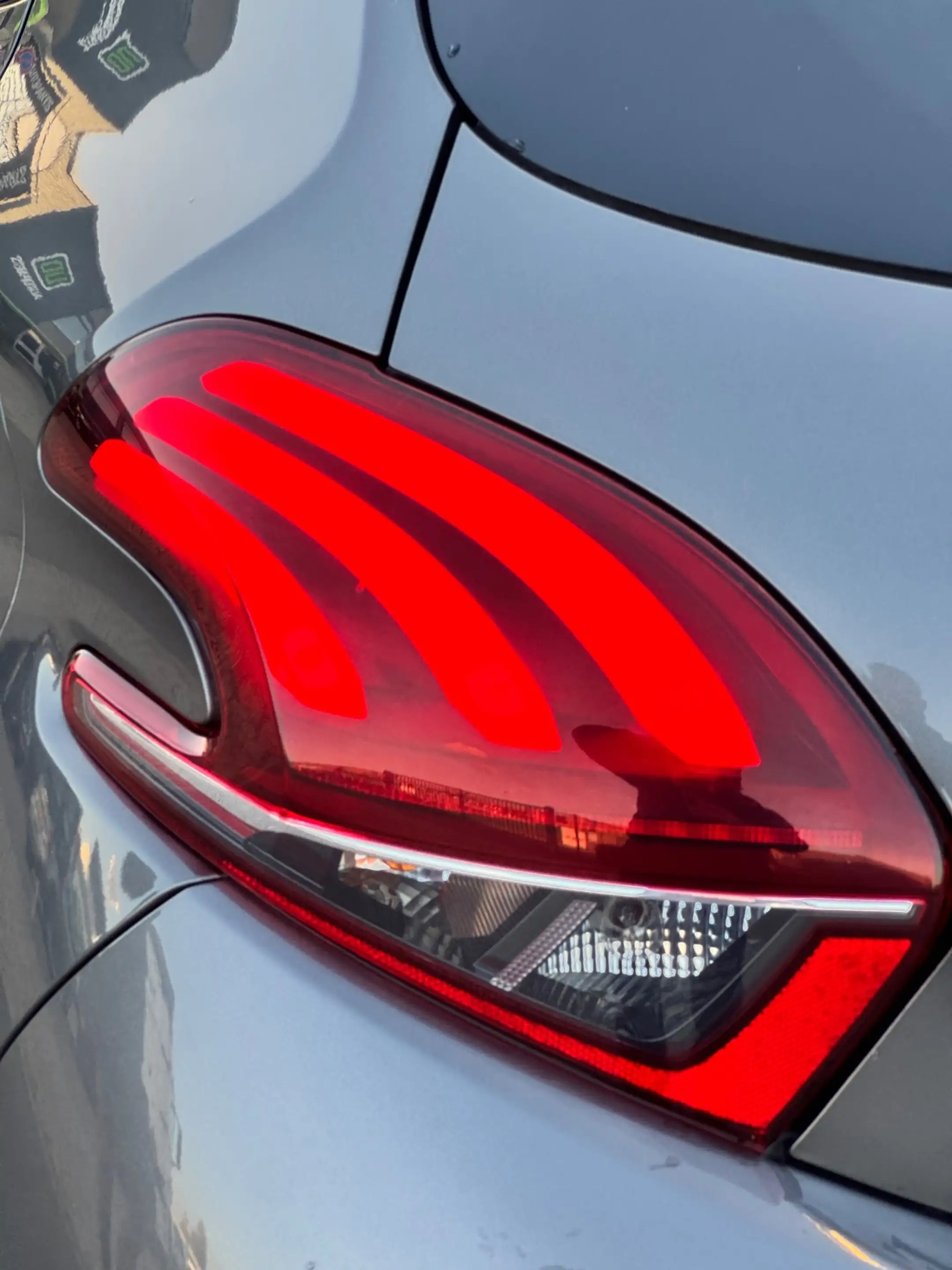 Peugeot 208 1.2 PureTech Active — photo 30