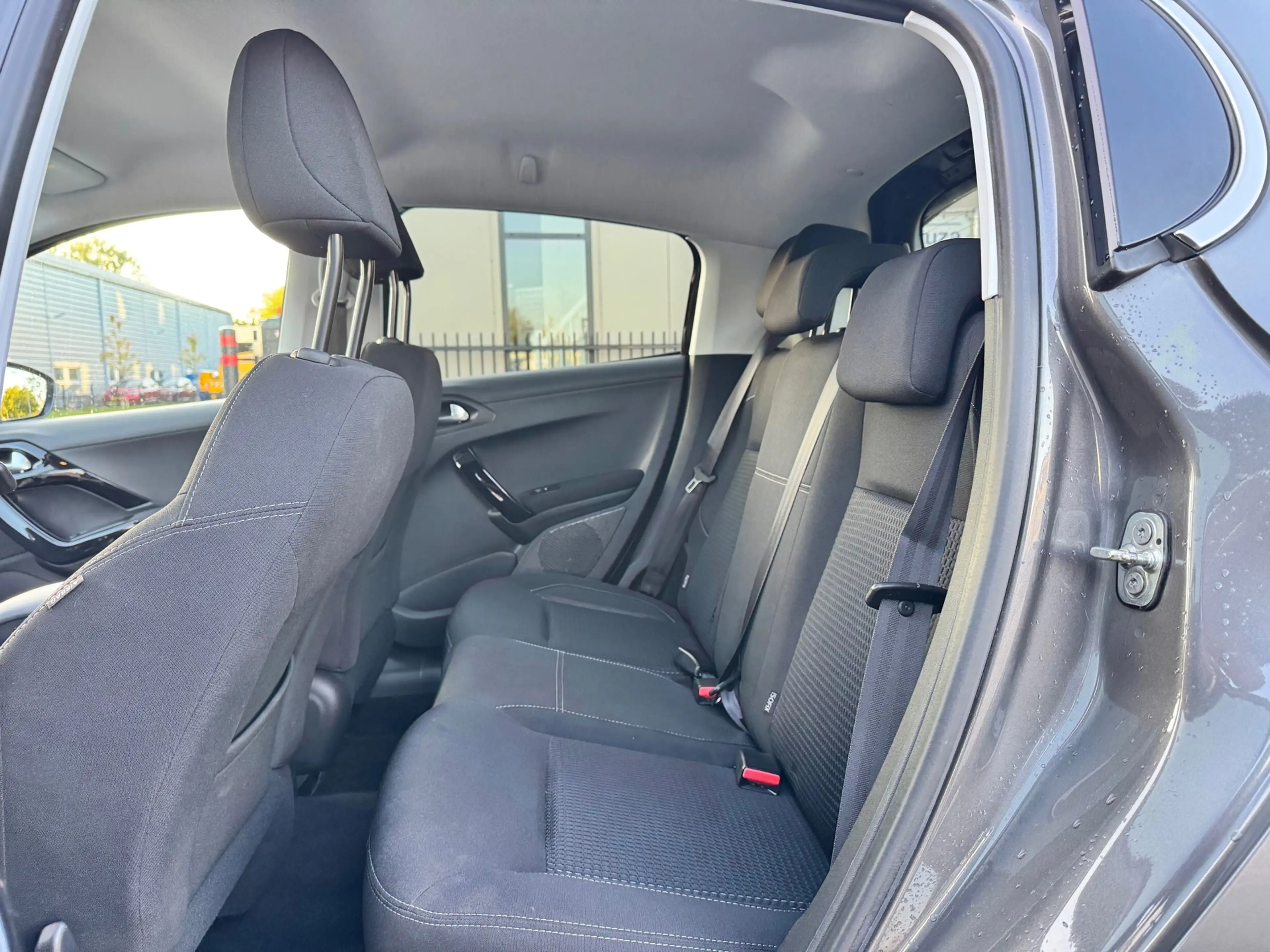 Peugeot 208 1.2 PureTech Active — photo 17