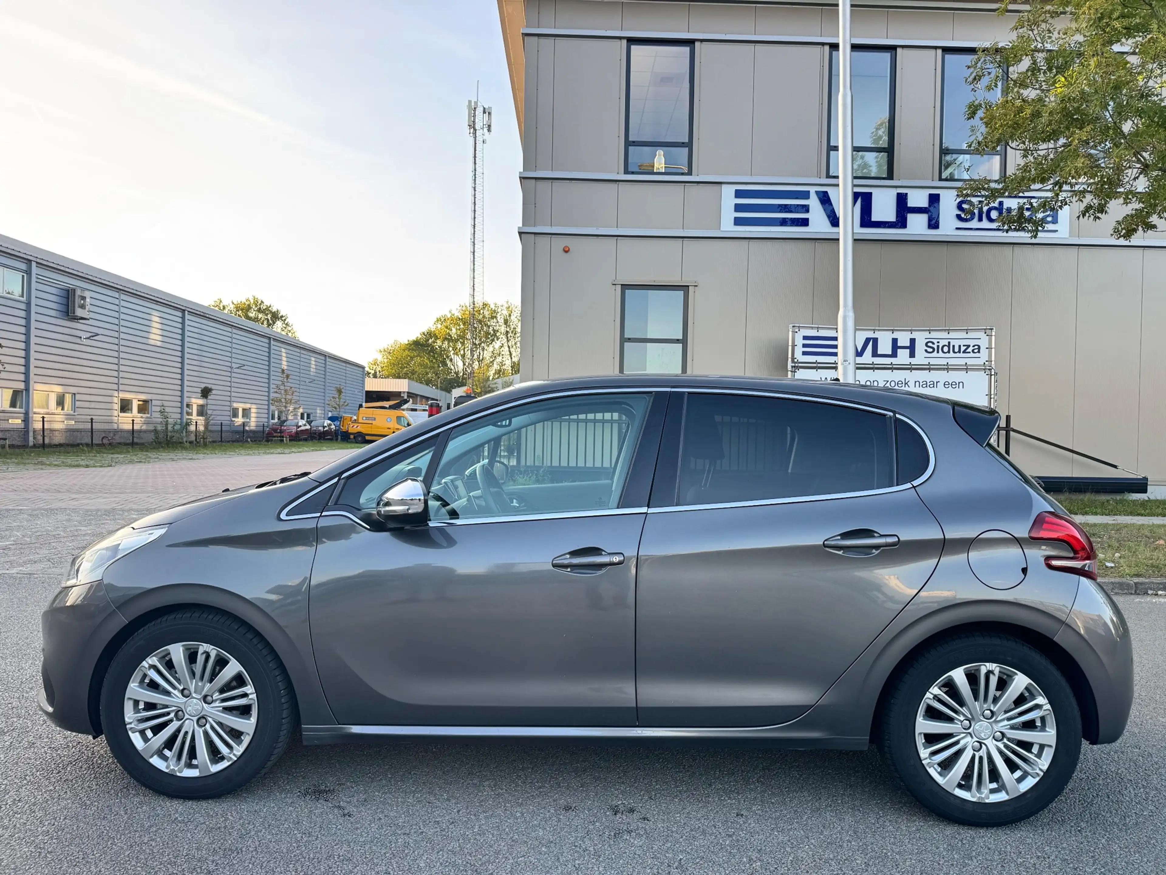 Peugeot 208 1.2 PureTech Active — photo 21