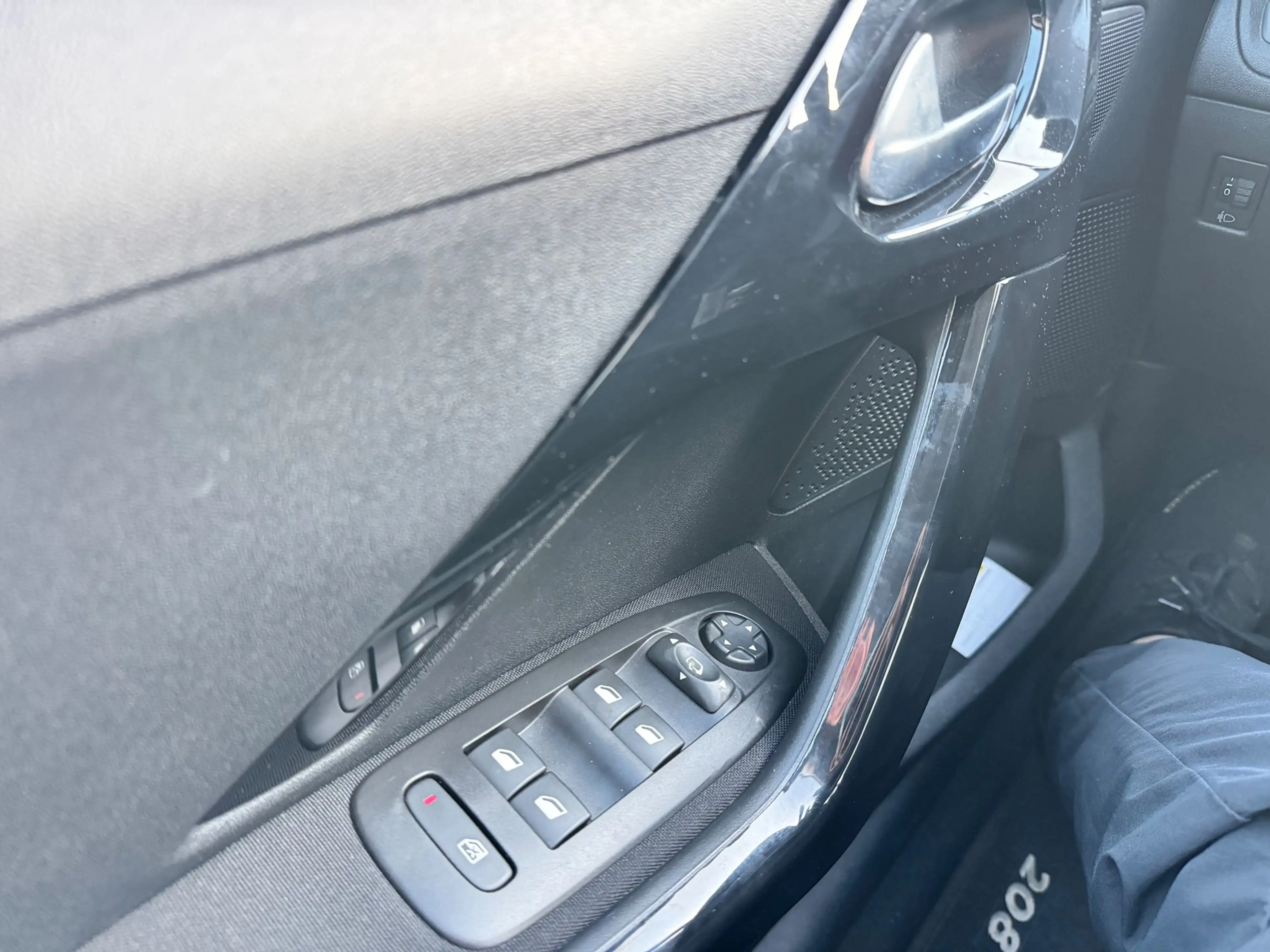 Peugeot 208 1.2 PureTech Active — photo 12