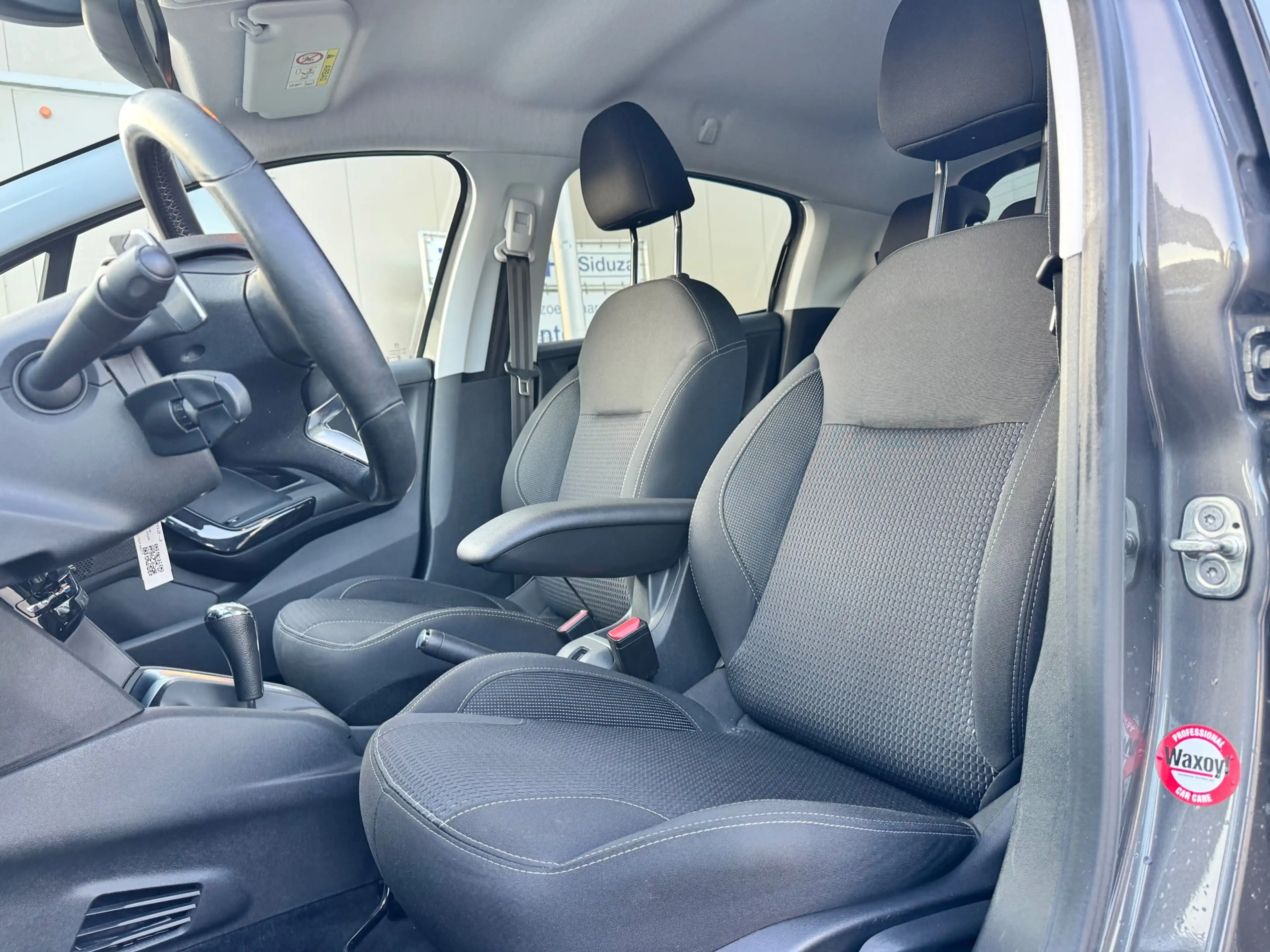 Peugeot 208 1.2 PureTech Active — photo 13