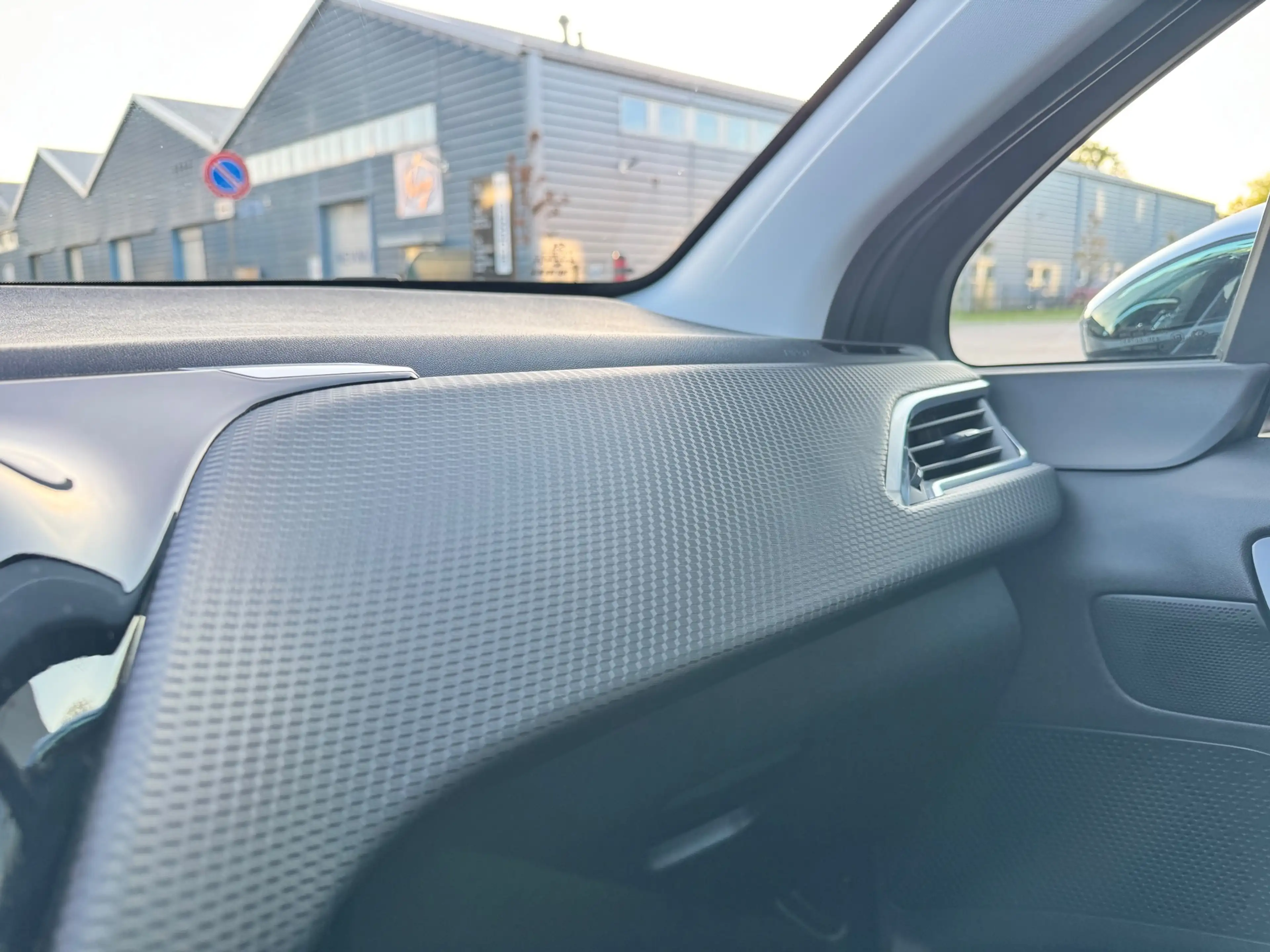 Peugeot 208 1.2 PureTech Active — photo 14