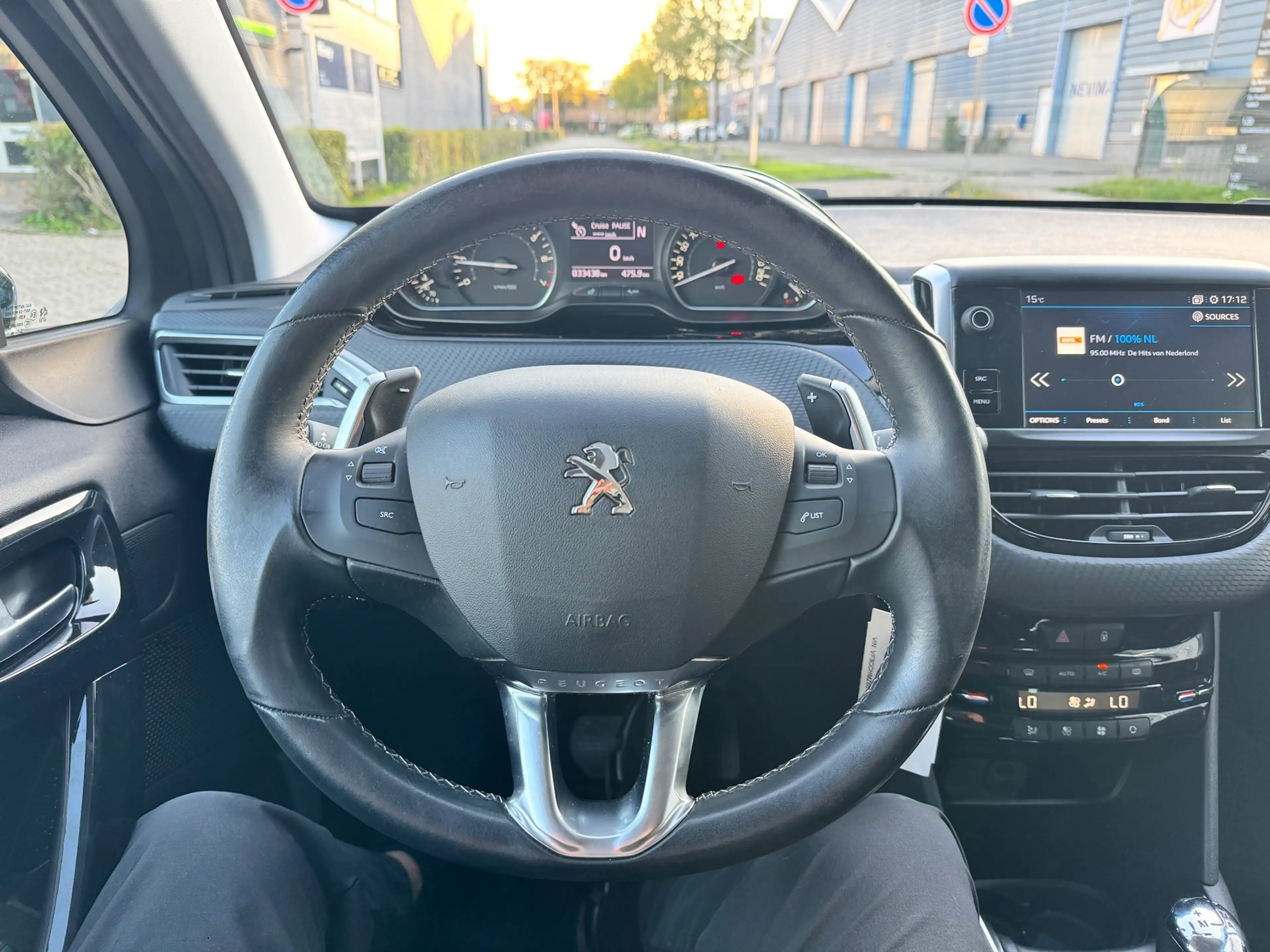 Peugeot 208 1.2 PureTech Active — photo 3