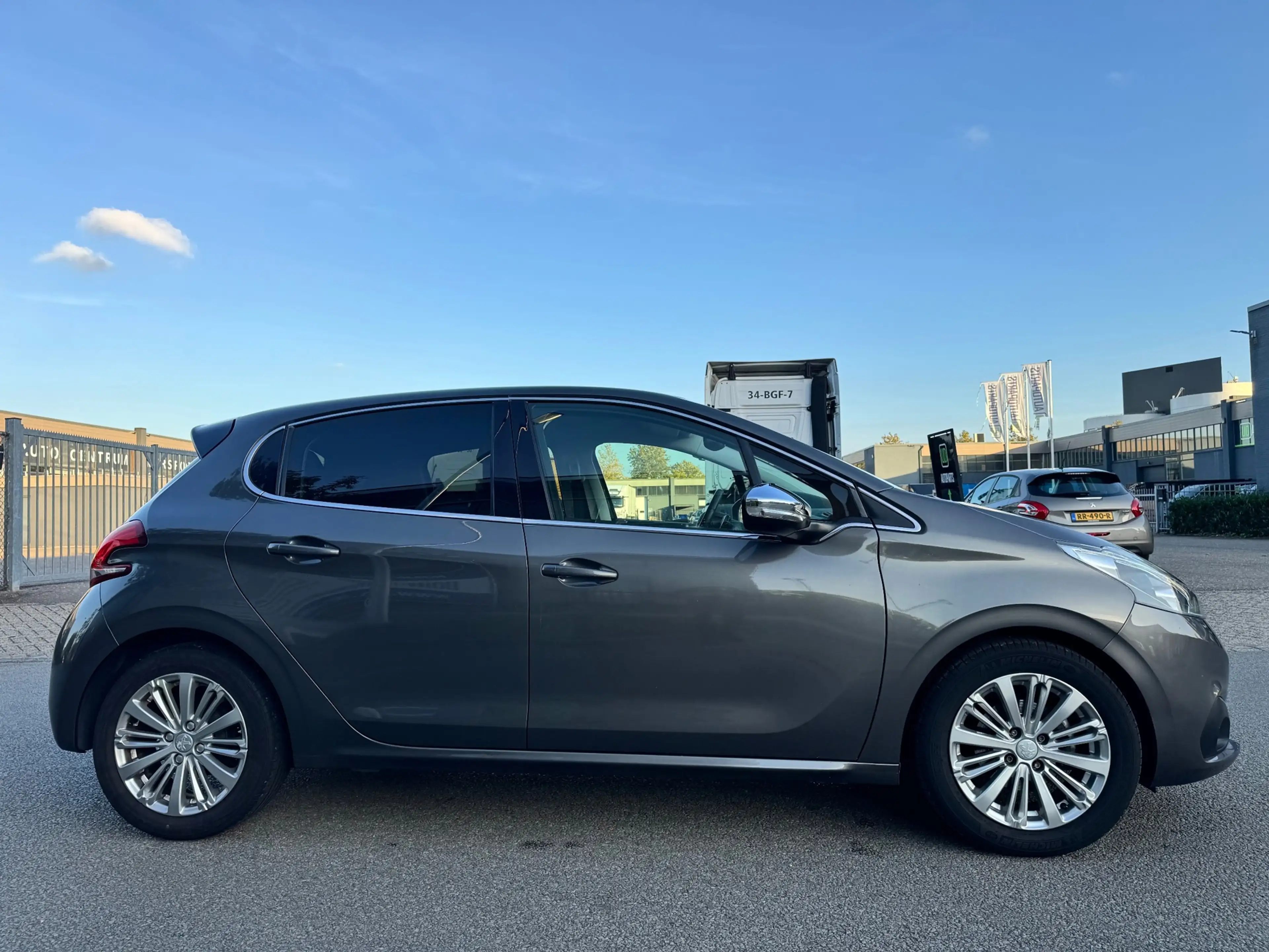Peugeot 208 1.2 PureTech Active — photo 22