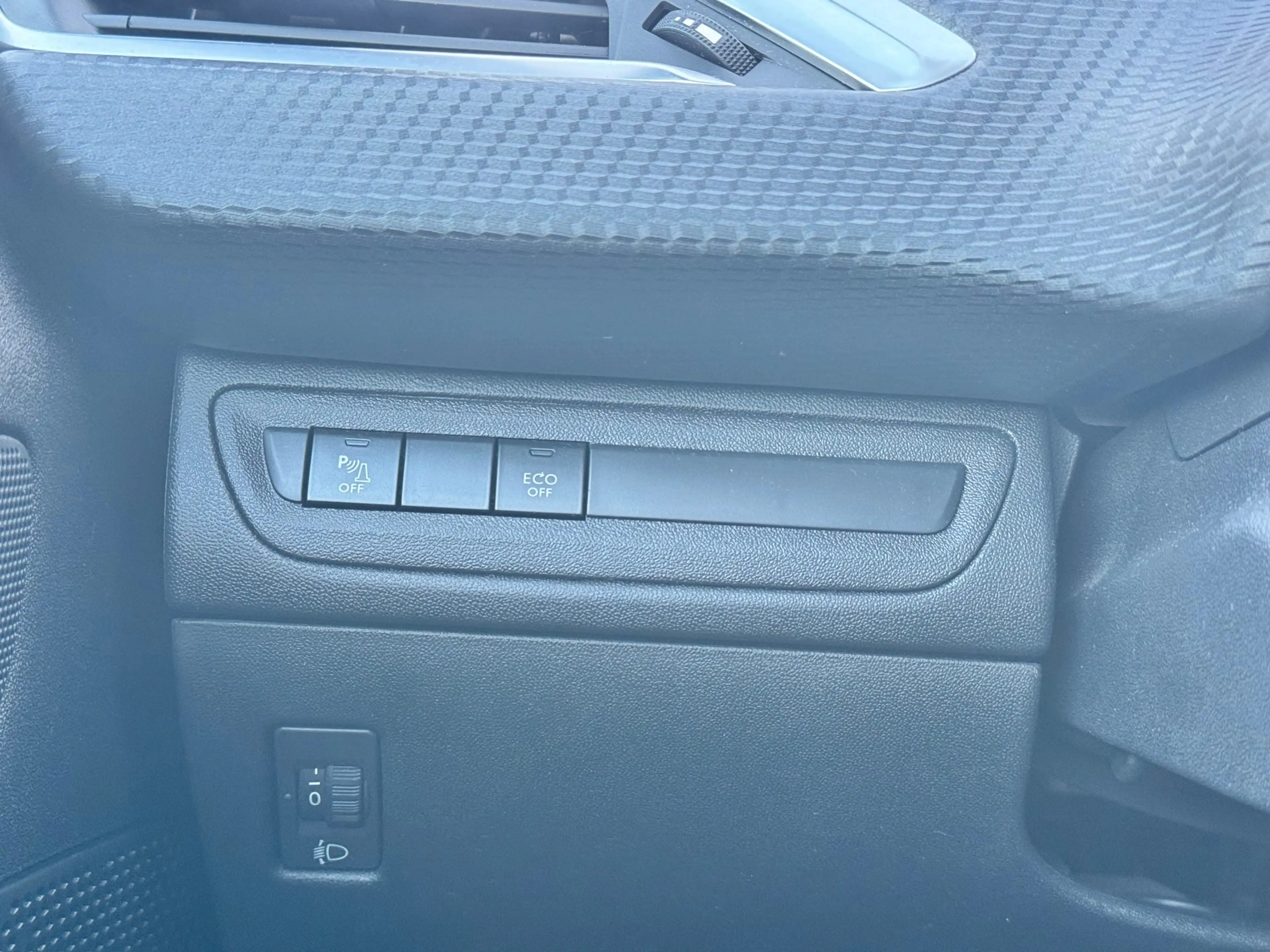 Peugeot 208 1.2 PureTech Active — photo 11