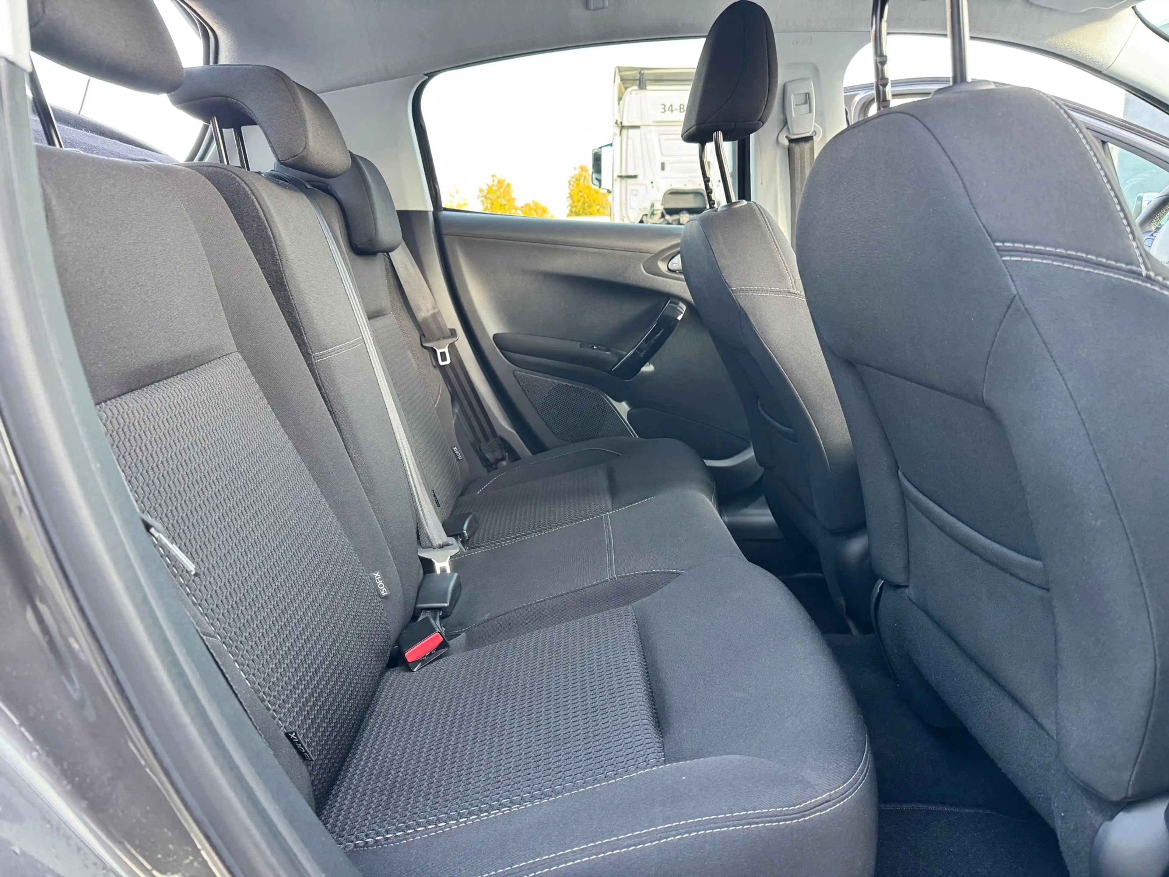 Peugeot 208 1.2 PureTech Active — photo 37