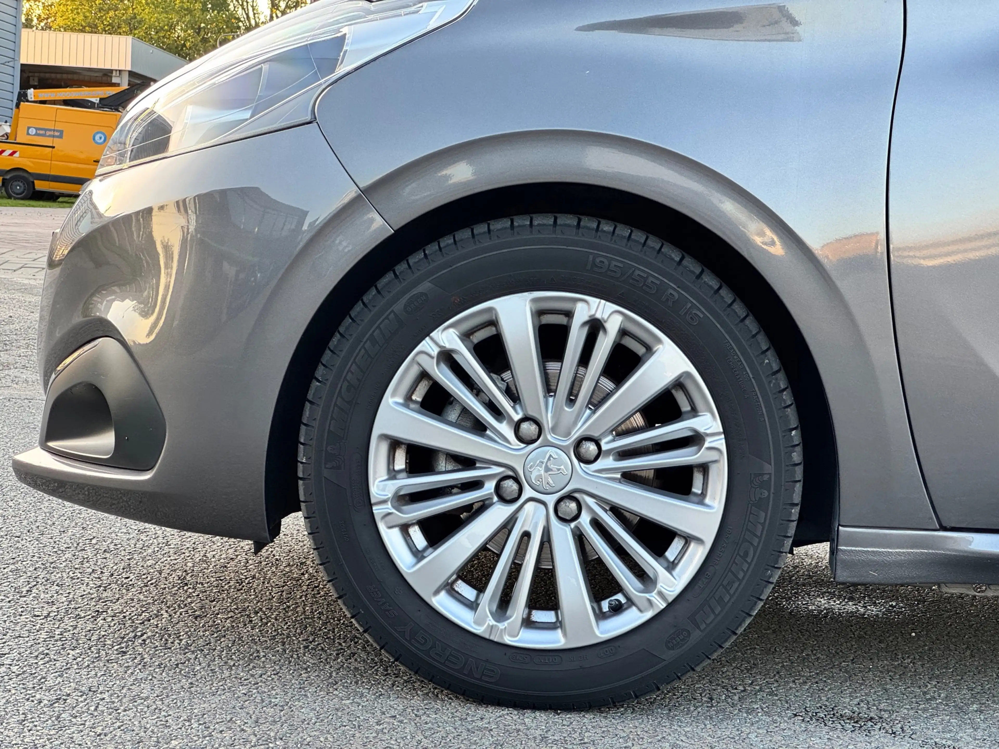 Peugeot 208 1.2 PureTech Active — photo 28