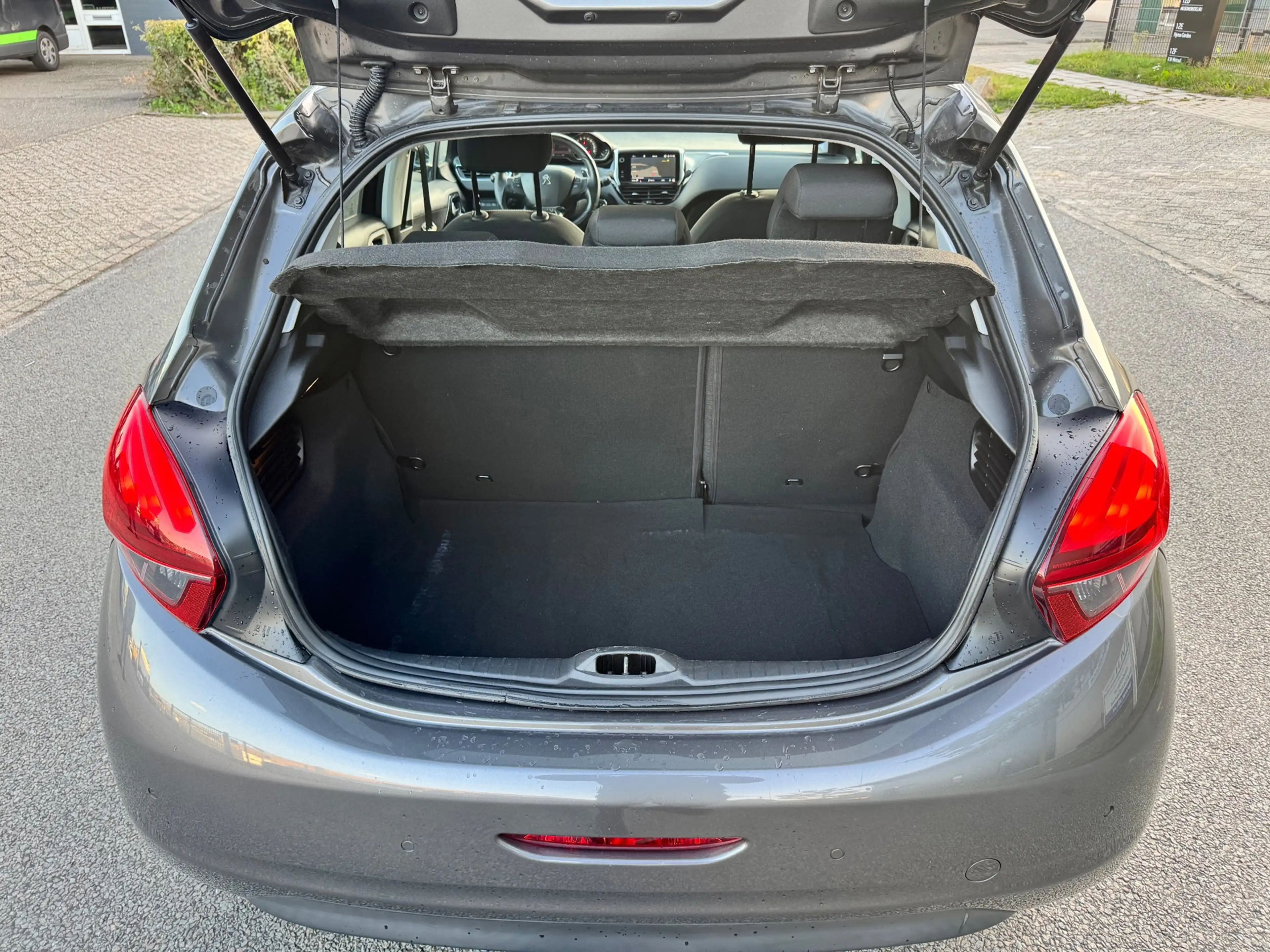 Peugeot 208 1.2 PureTech Active — photo 33