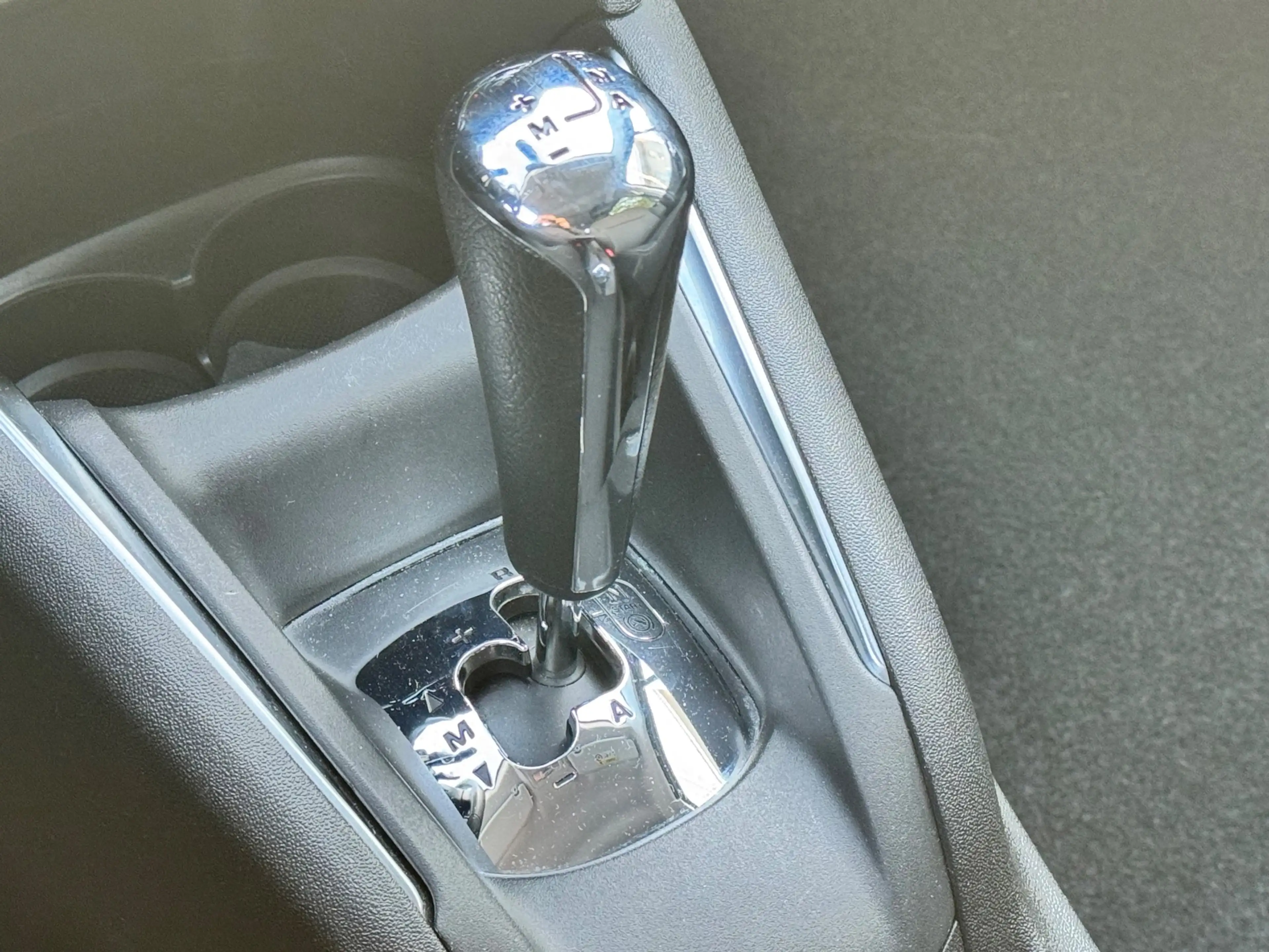 Peugeot 208 1.2 PureTech Active — photo 5