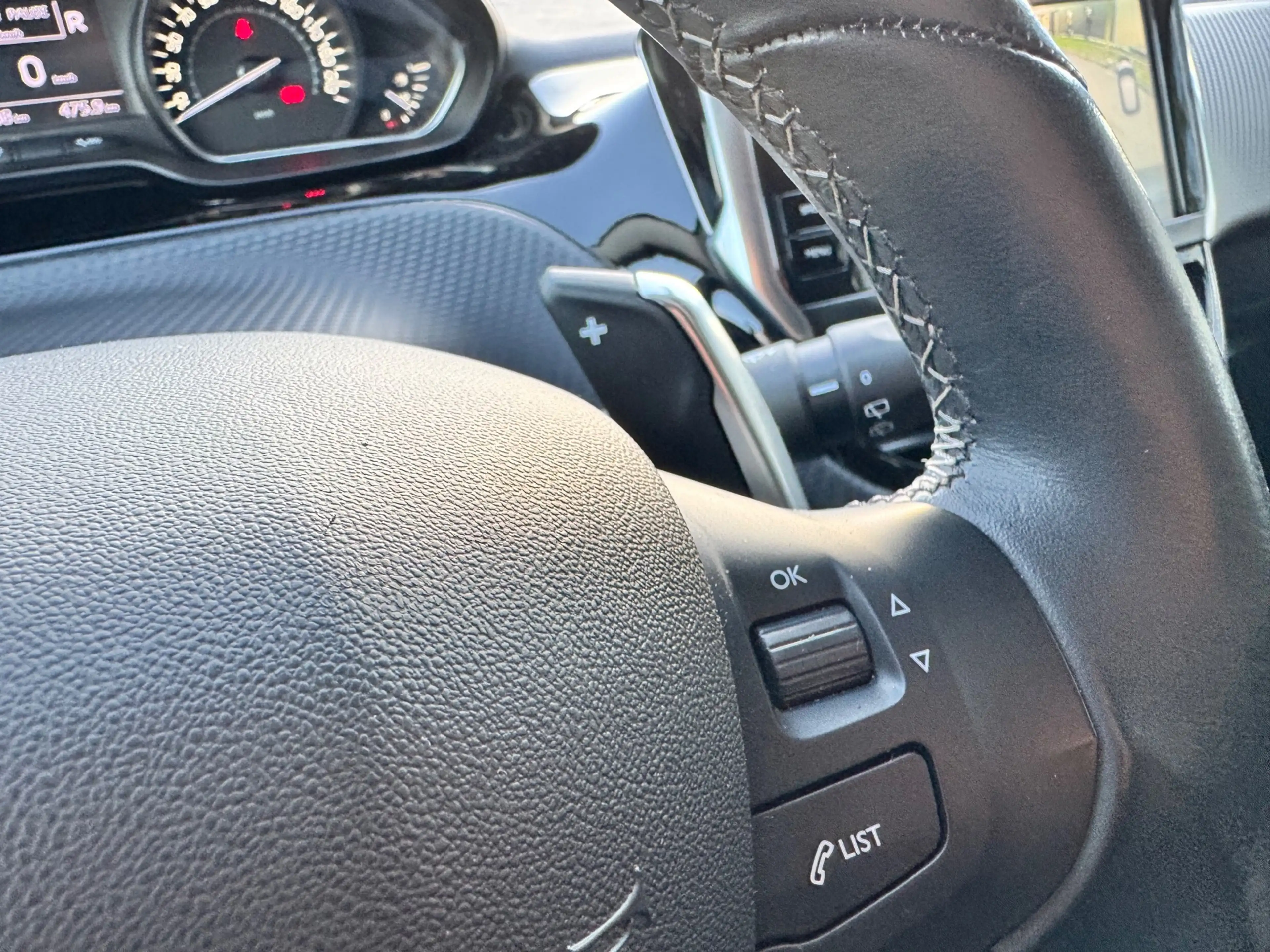 Peugeot 208 1.2 PureTech Active — photo 9