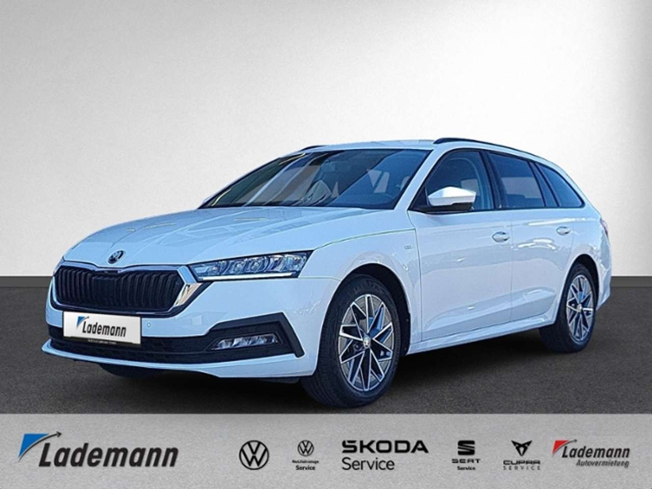 Skoda Octavia 2023 — Combi 2.0 TDI DSG TOUR AHK+NAVI+ACC+LED+