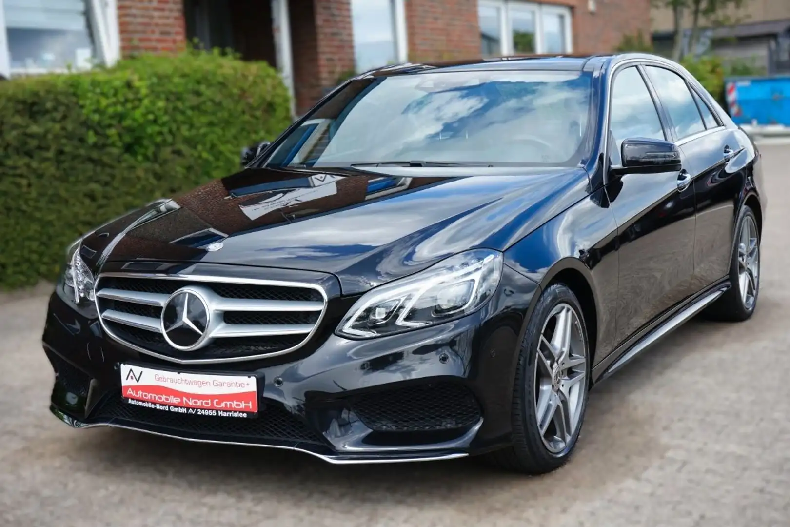 Mercedes-Benz E 350 Lim BlueTe*Amg Paket*Panorama* Black - 1