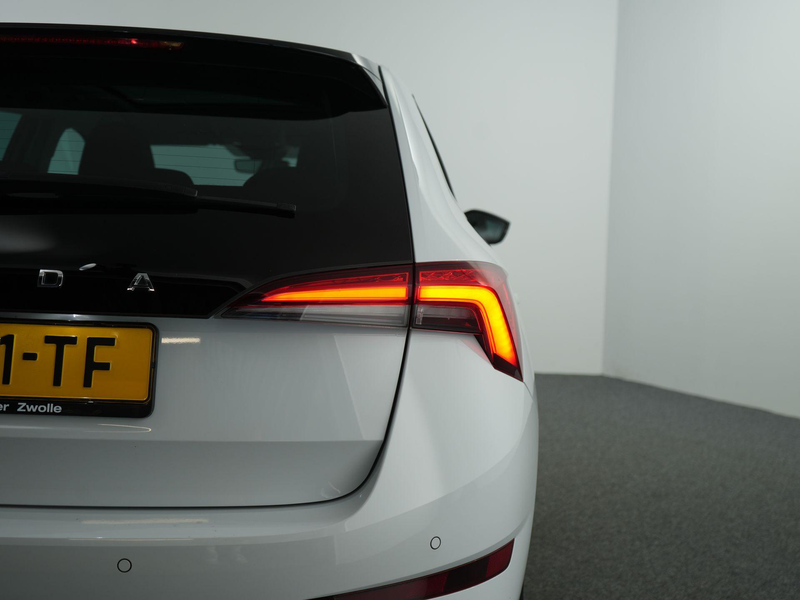 Skoda Scala 1.0 TSI First Edition | Pano | Stoelverwarming | C — photo 34