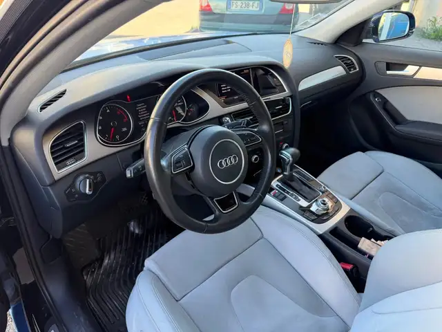 Audi A4 view 9
