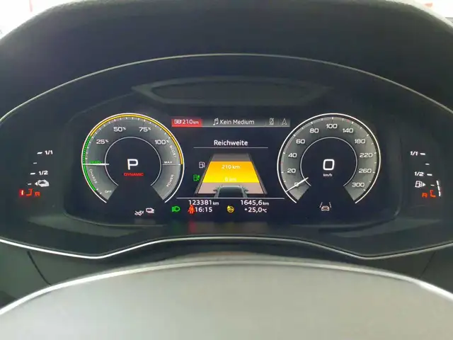 Audi A6 view 11