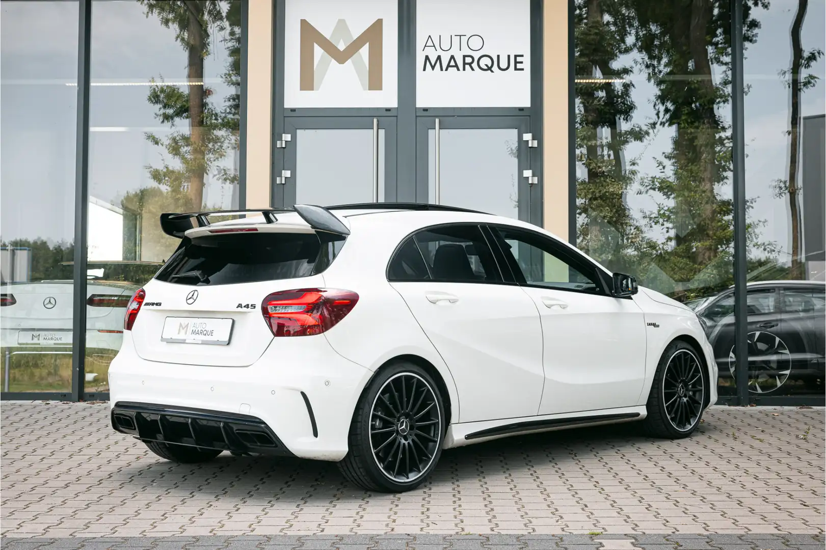 Mercedes-Benz A 45 AMG 4MATIC | Dealer Onderhouden | Performance Seats | Wit - 2