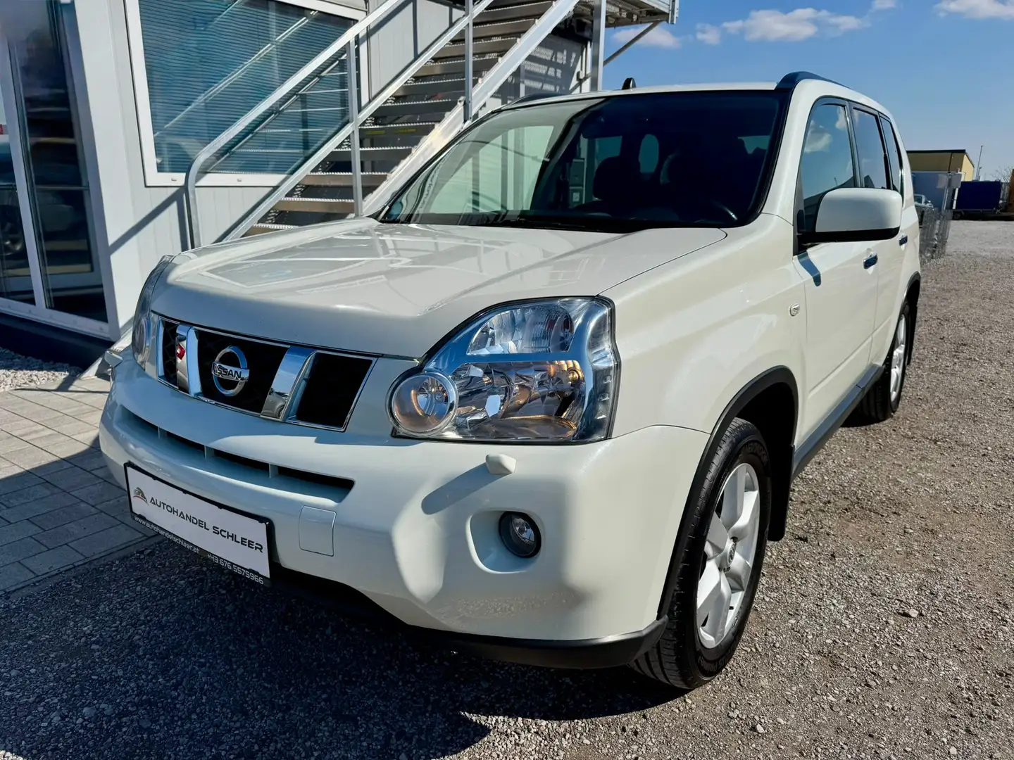Nissan X-Trail 2.0 dCi 4X4 Automatik_NAVI_Panoramadach Weiß - 1