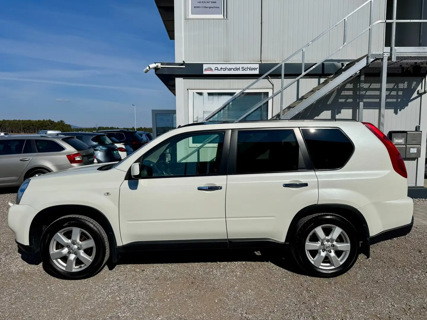 Nissan X-Trail 2.0 dCi 4X4 Automatik_NAVI_Panoramadach Weiß - 2